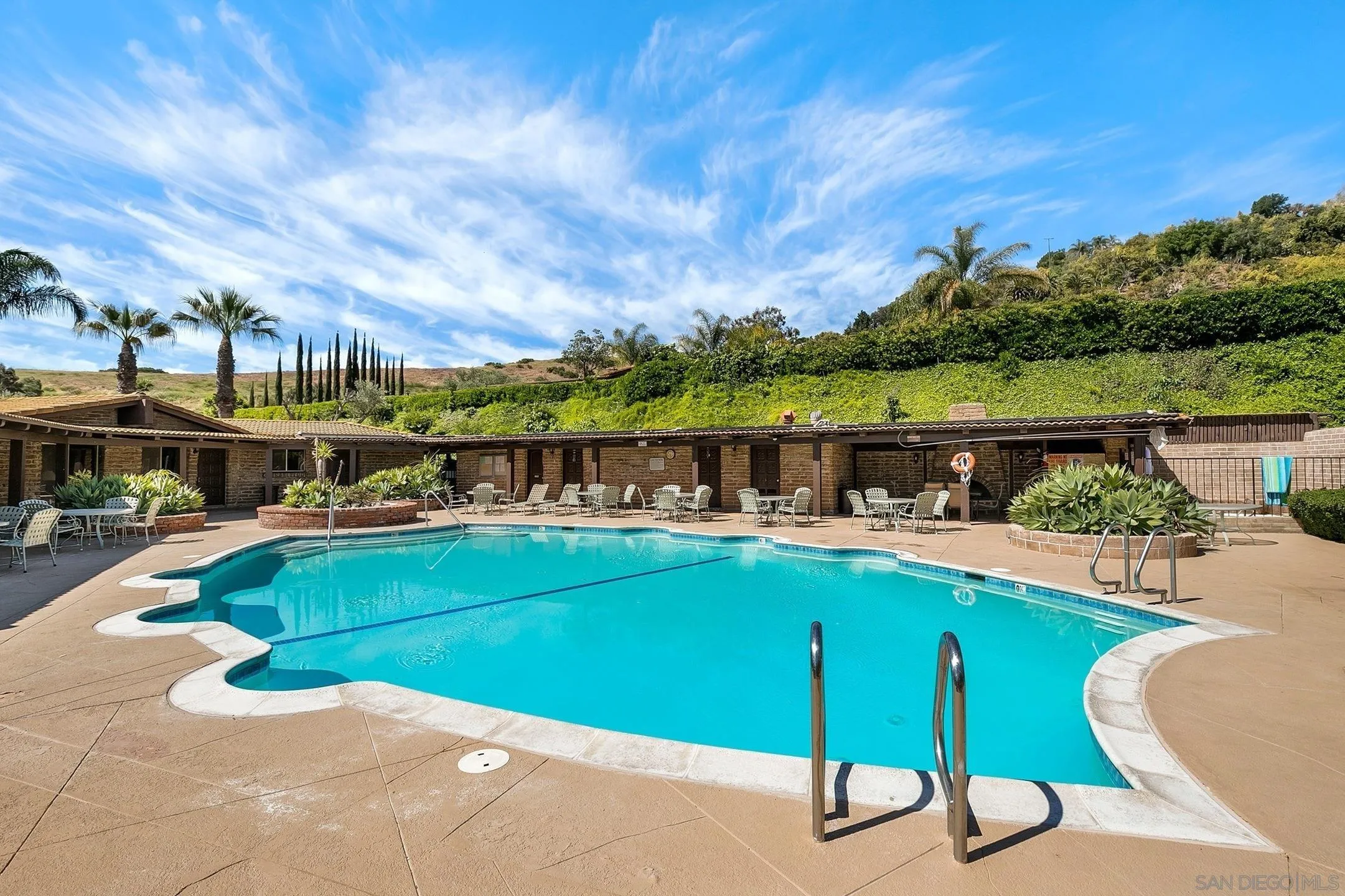 https://cdn.realtyfeed.com/cdn/127/260013310/e34899bc3ef187f7bc3b86a786153aa4.webp