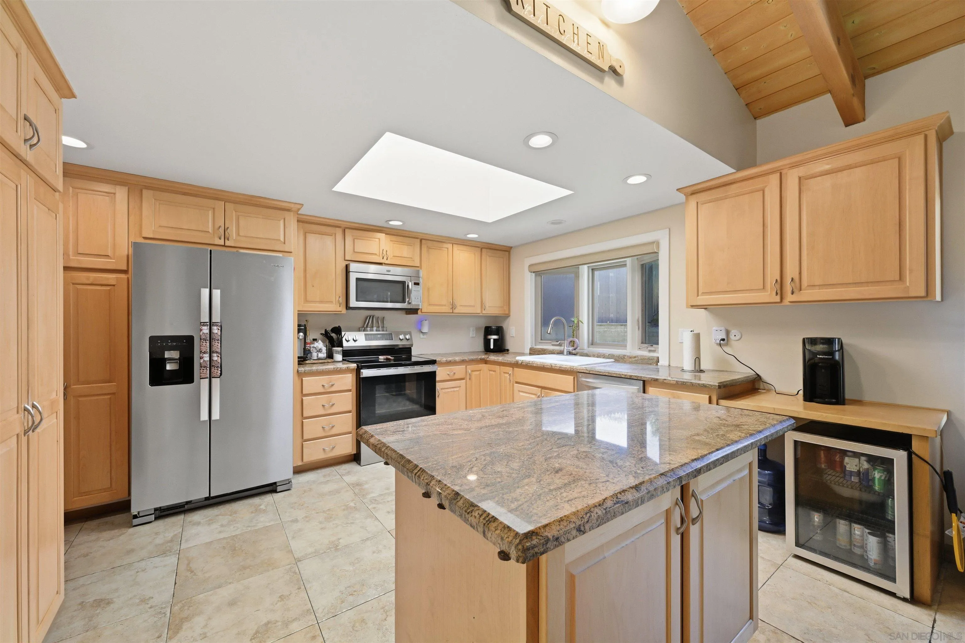 https://cdn.realtyfeed.com/cdn/127/260013310/eedef3ed34e17b1de739d72b0cbc91ba.webp