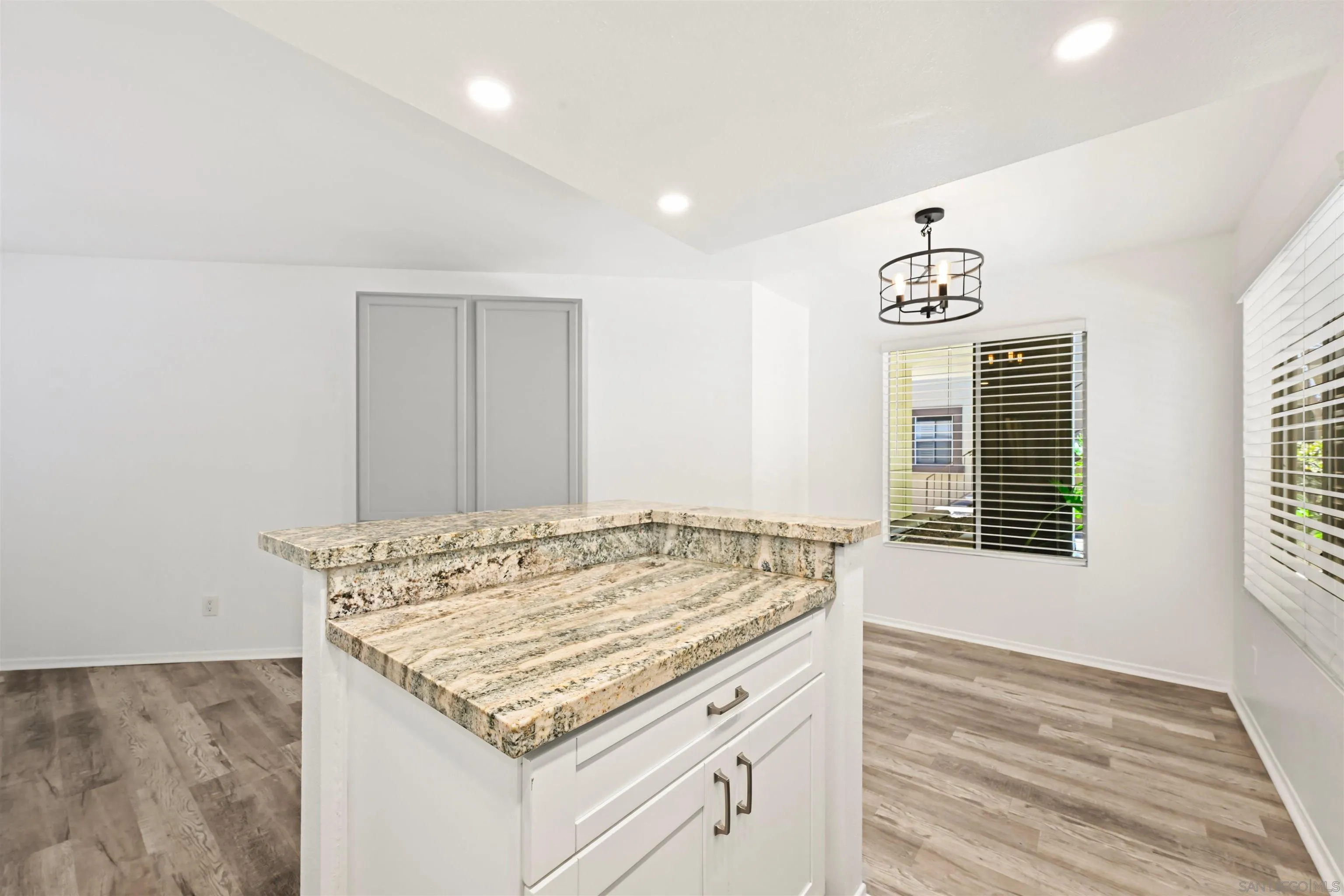 Photo #10: 260013312 Listing: Photo #10