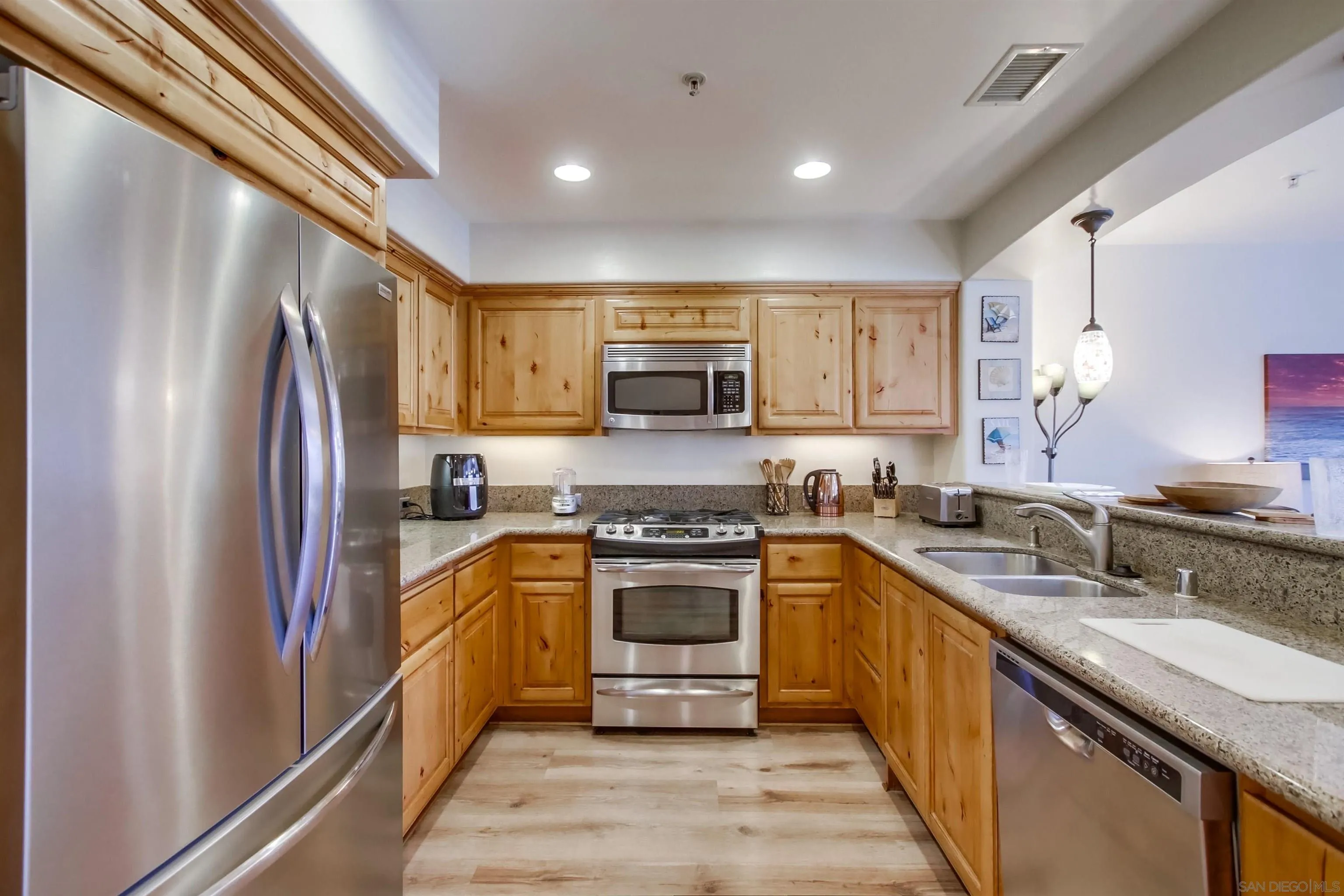 Photo #6: 260013315 Listing: Photo #6