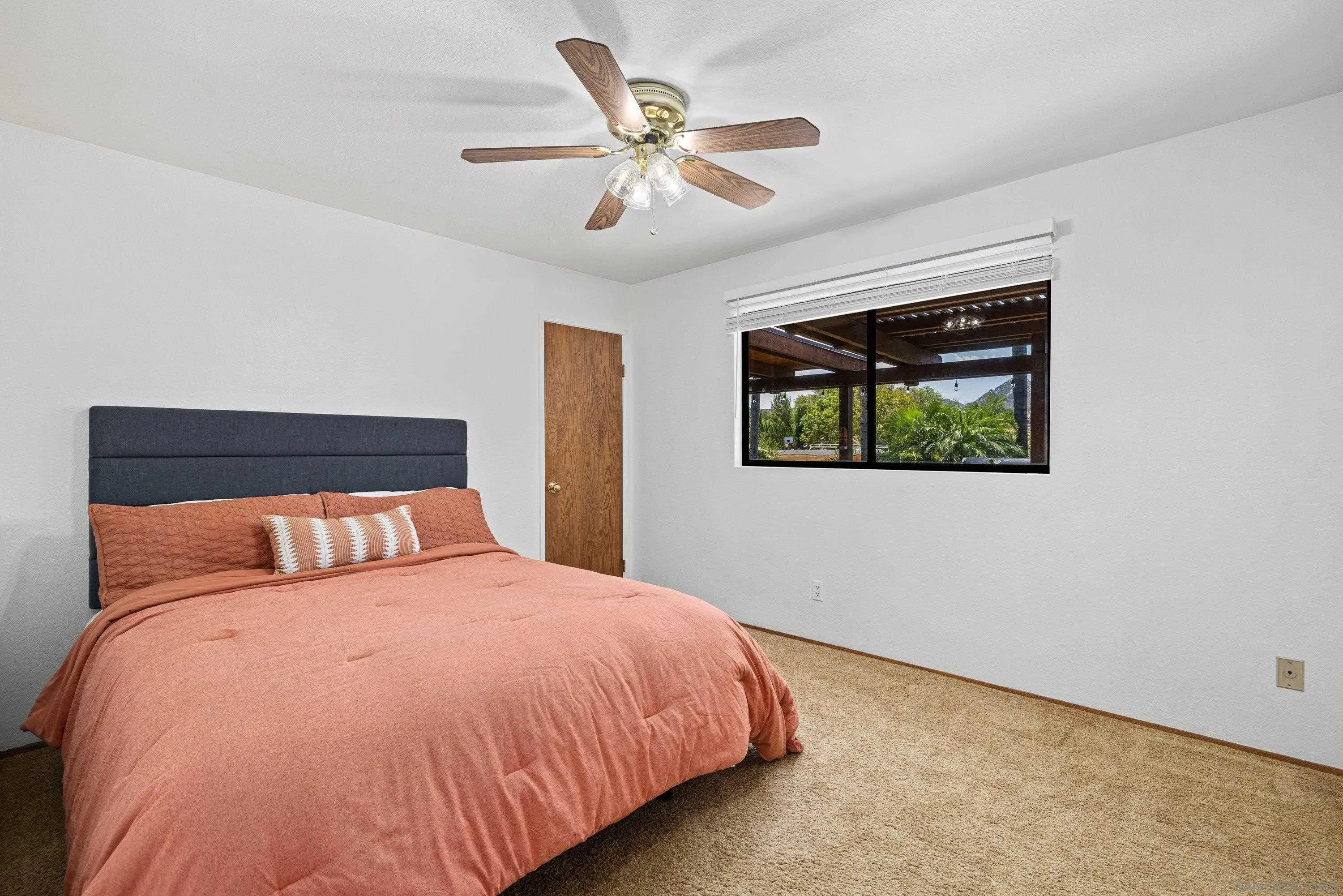 https://cdn.realtyfeed.com/cdn/127/260013319/1b3a885a17865087fc32c079931b8e36.webp