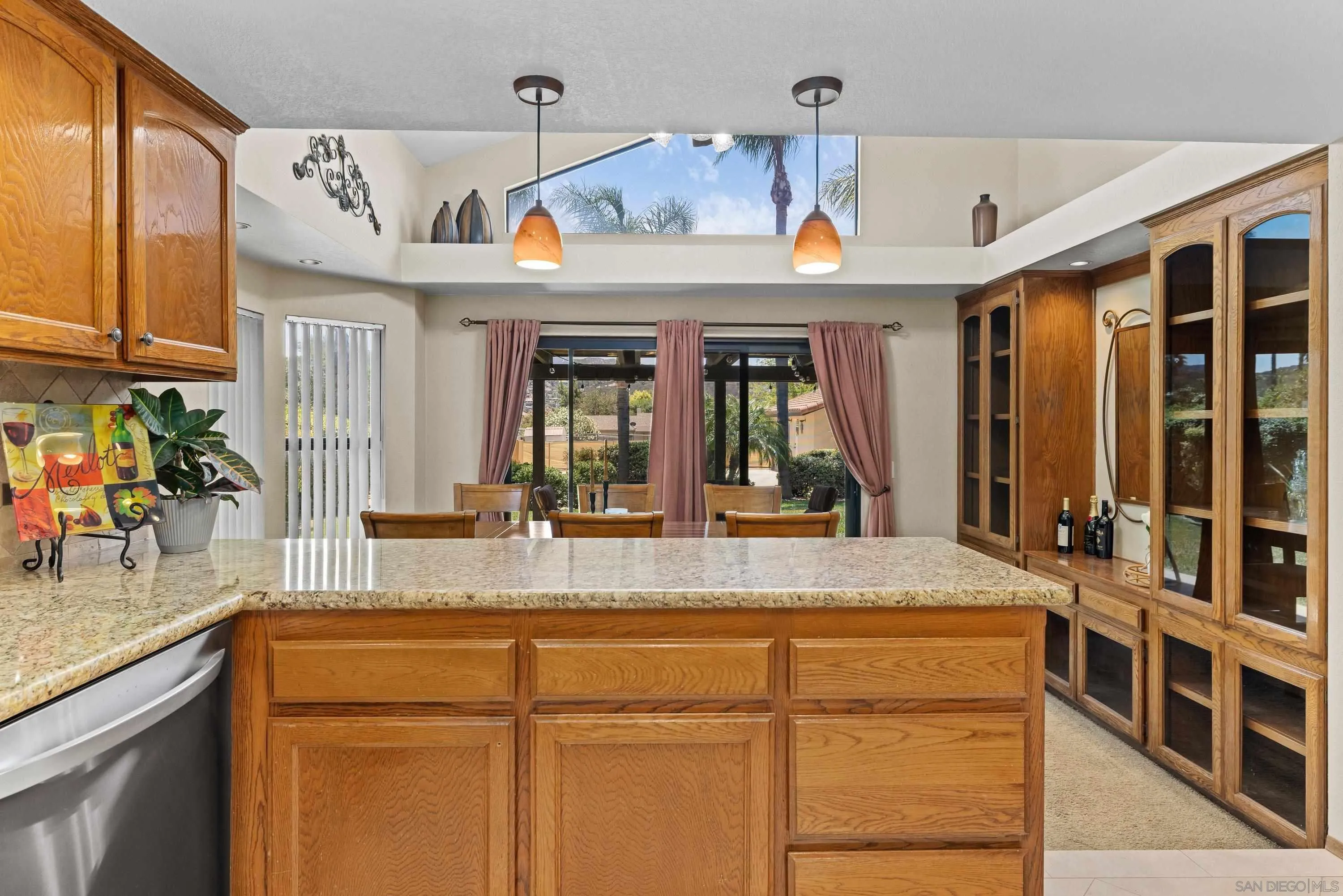 https://cdn.realtyfeed.com/cdn/127/260013319/1f35f198a81dababf177c73bf433c115.webp