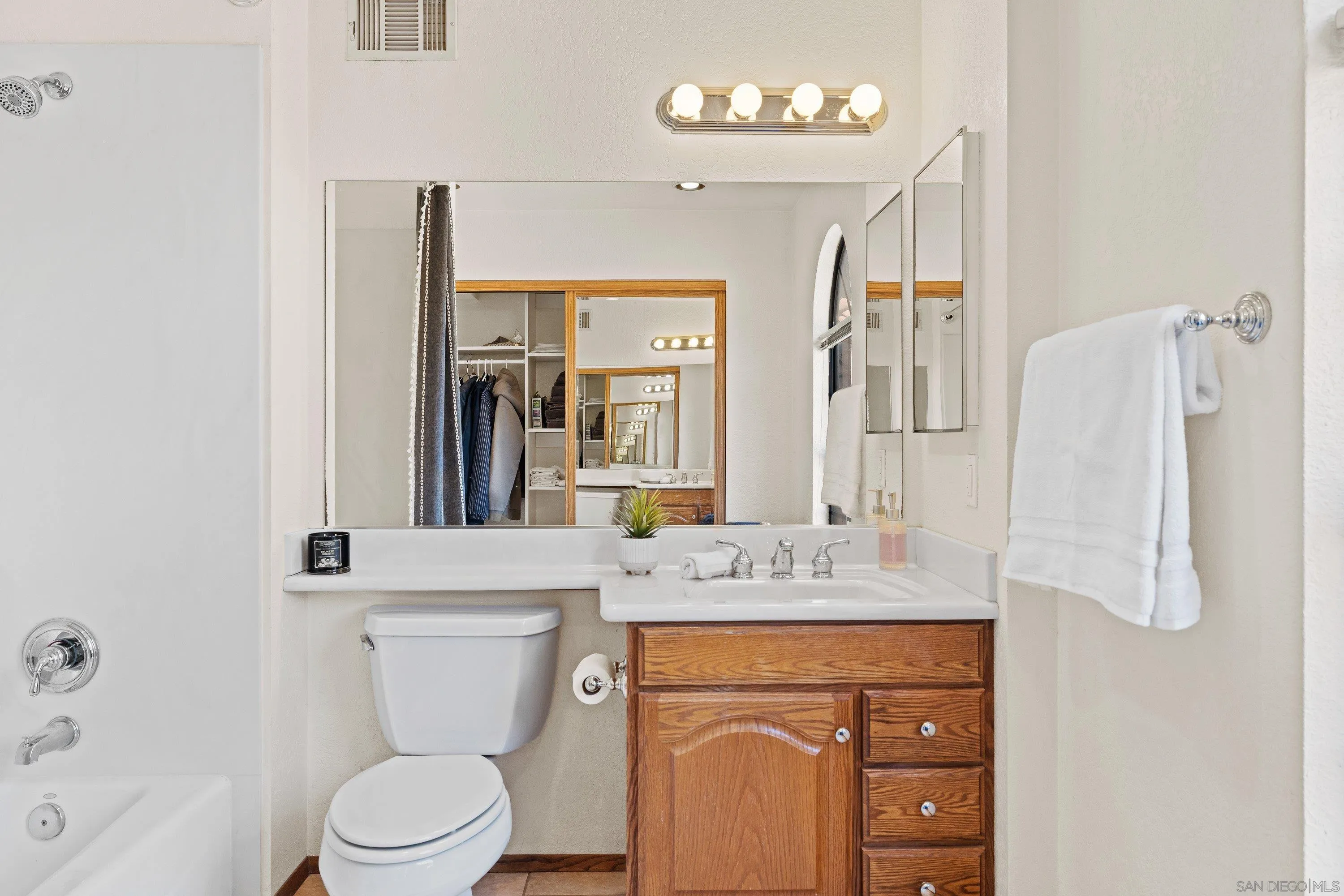 https://cdn.realtyfeed.com/cdn/127/260013319/2a81de05061675deae1f8a1569ba7f18.webp