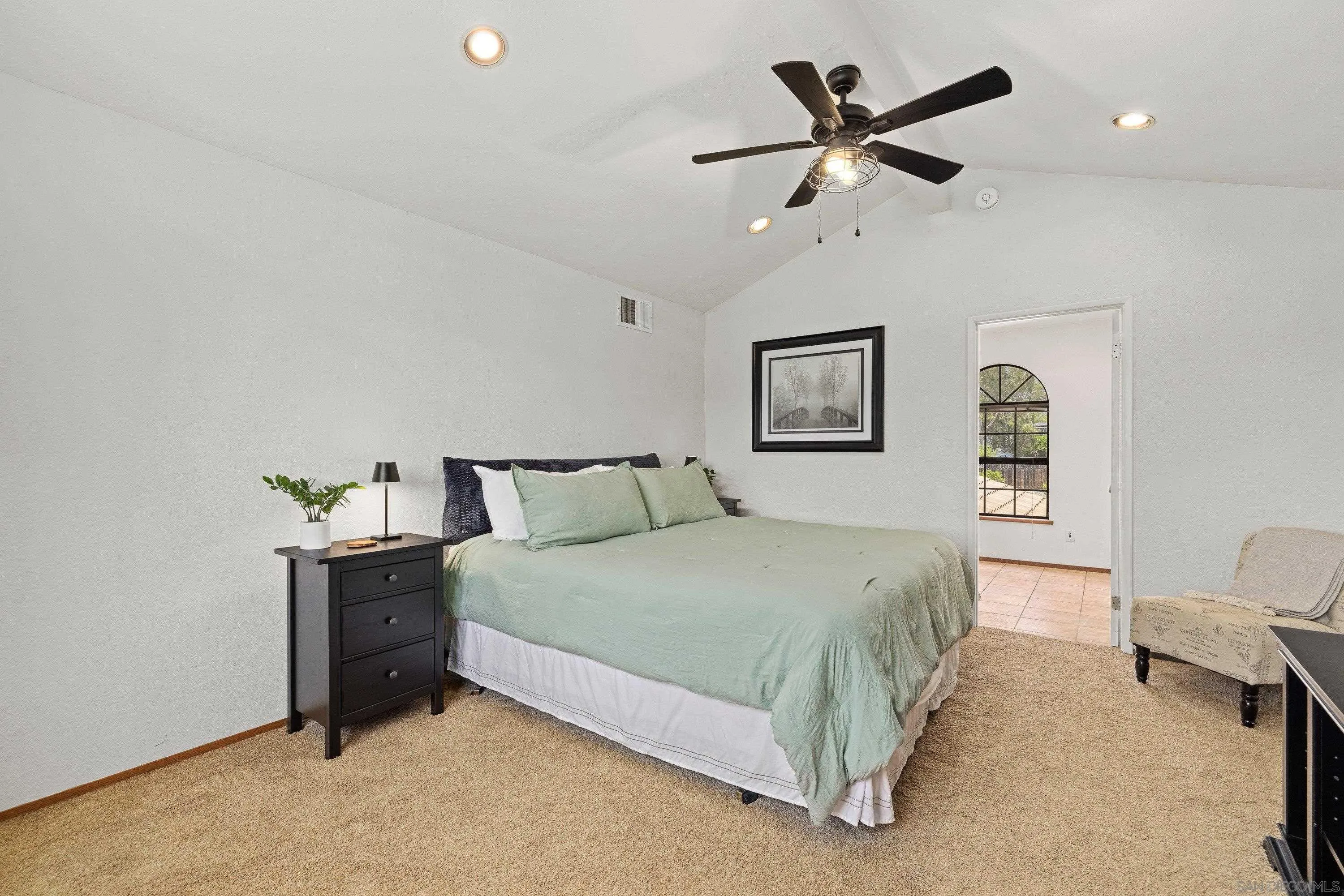 https://cdn.realtyfeed.com/cdn/127/260013319/452b28c8f612b32d4829750ee3c3bd5f.webp