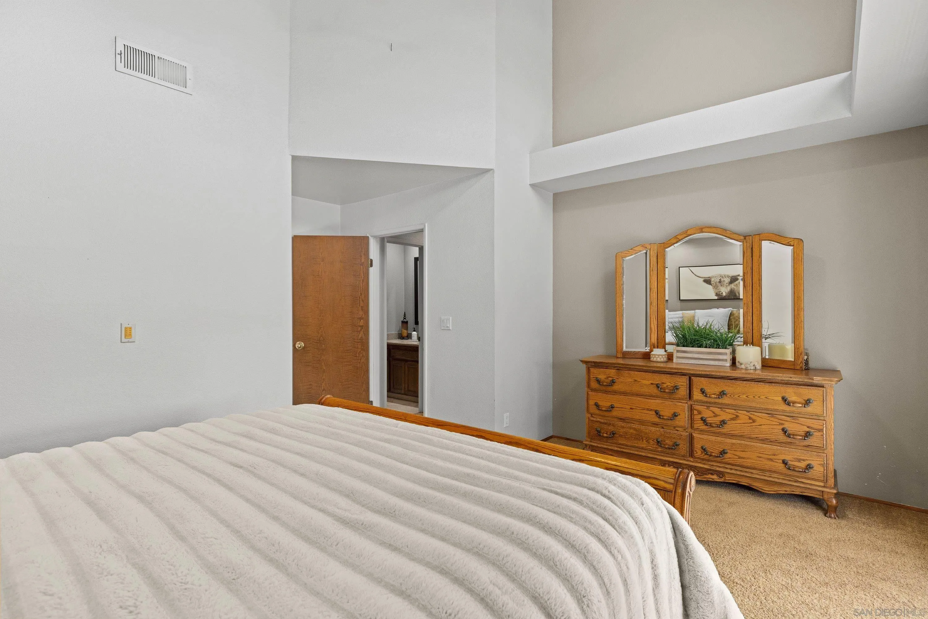 https://cdn.realtyfeed.com/cdn/127/260013319/6cb32254ca2743c54ade95493b1305cb.webp
