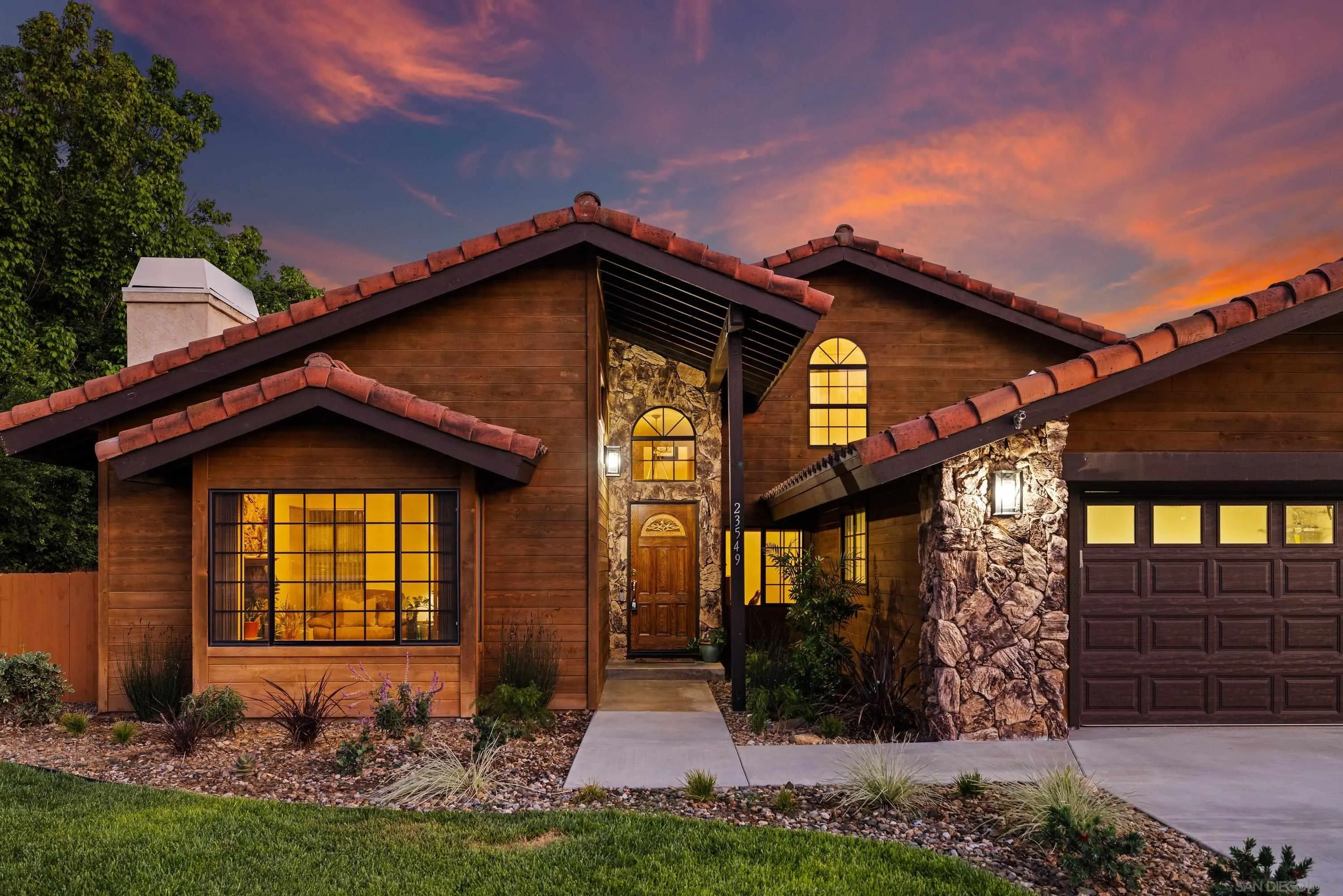 https://cdn.realtyfeed.com/cdn/127/260013319/8244fc380c1cf1220d6a6103b334de20.webp