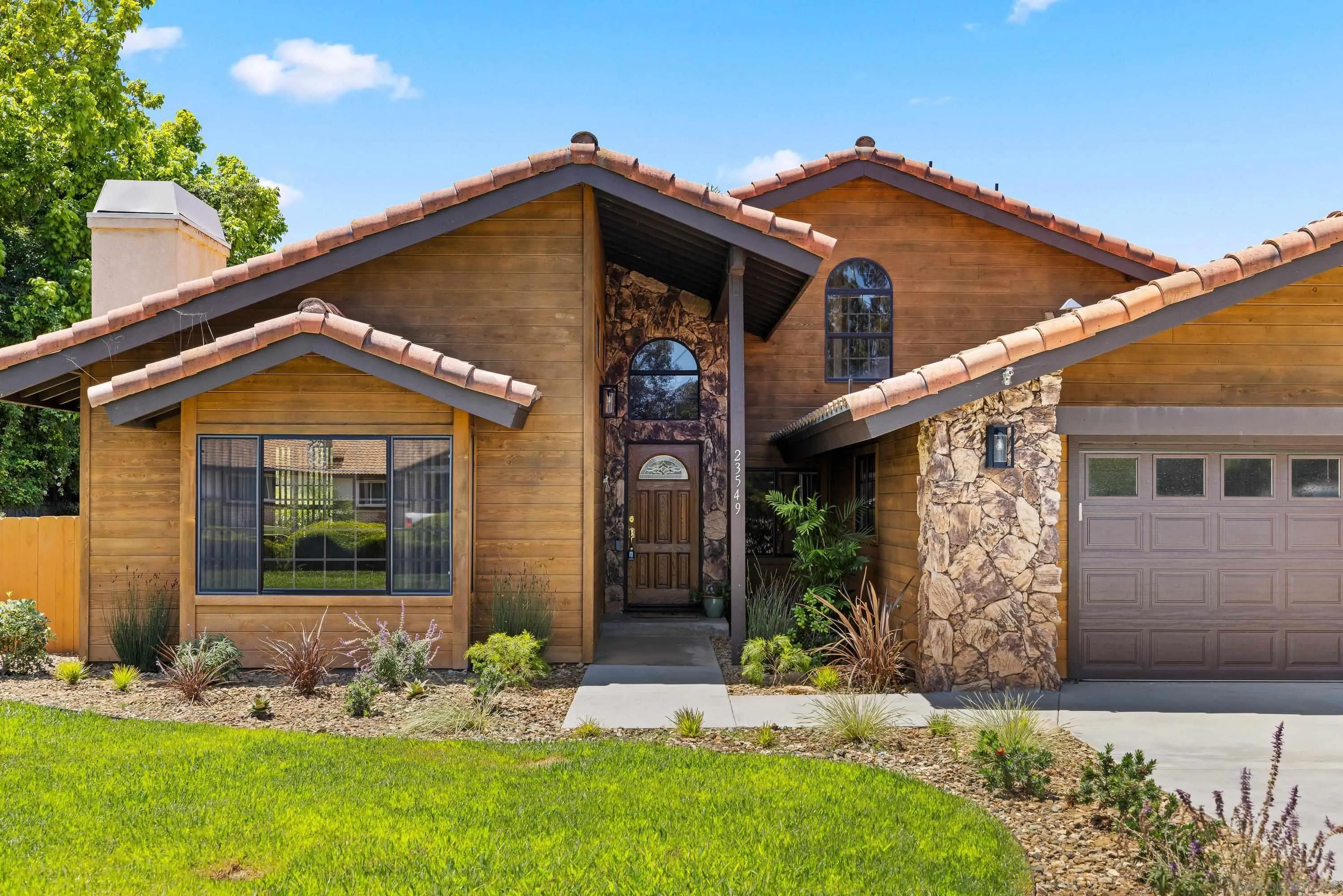 https://cdn.realtyfeed.com/cdn/127/260013319/b7e0d5eac8d8510192aa81d303b40ac5.webp