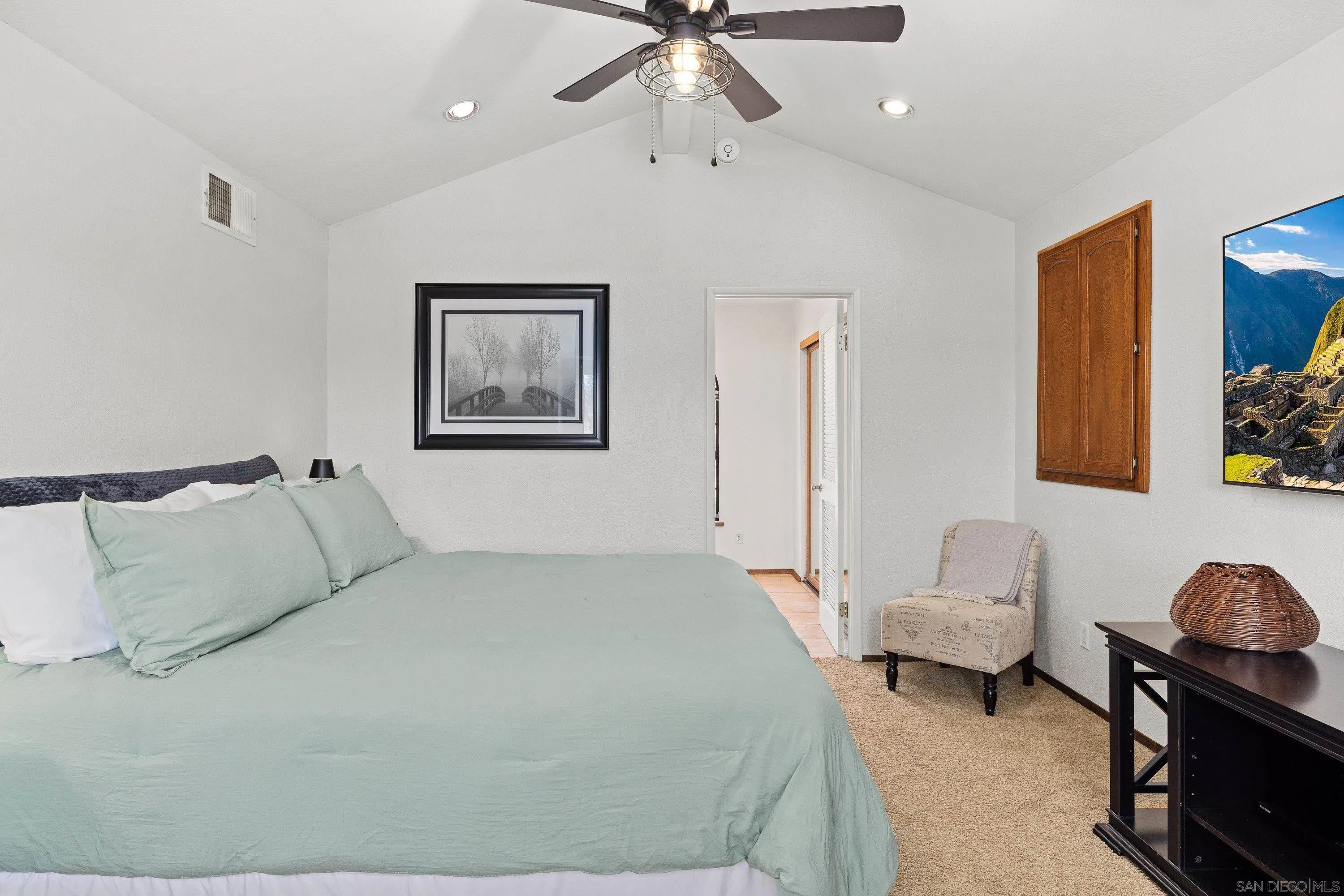 https://cdn.realtyfeed.com/cdn/127/260013319/c7a37126237c613d8765462d43972b48.webp