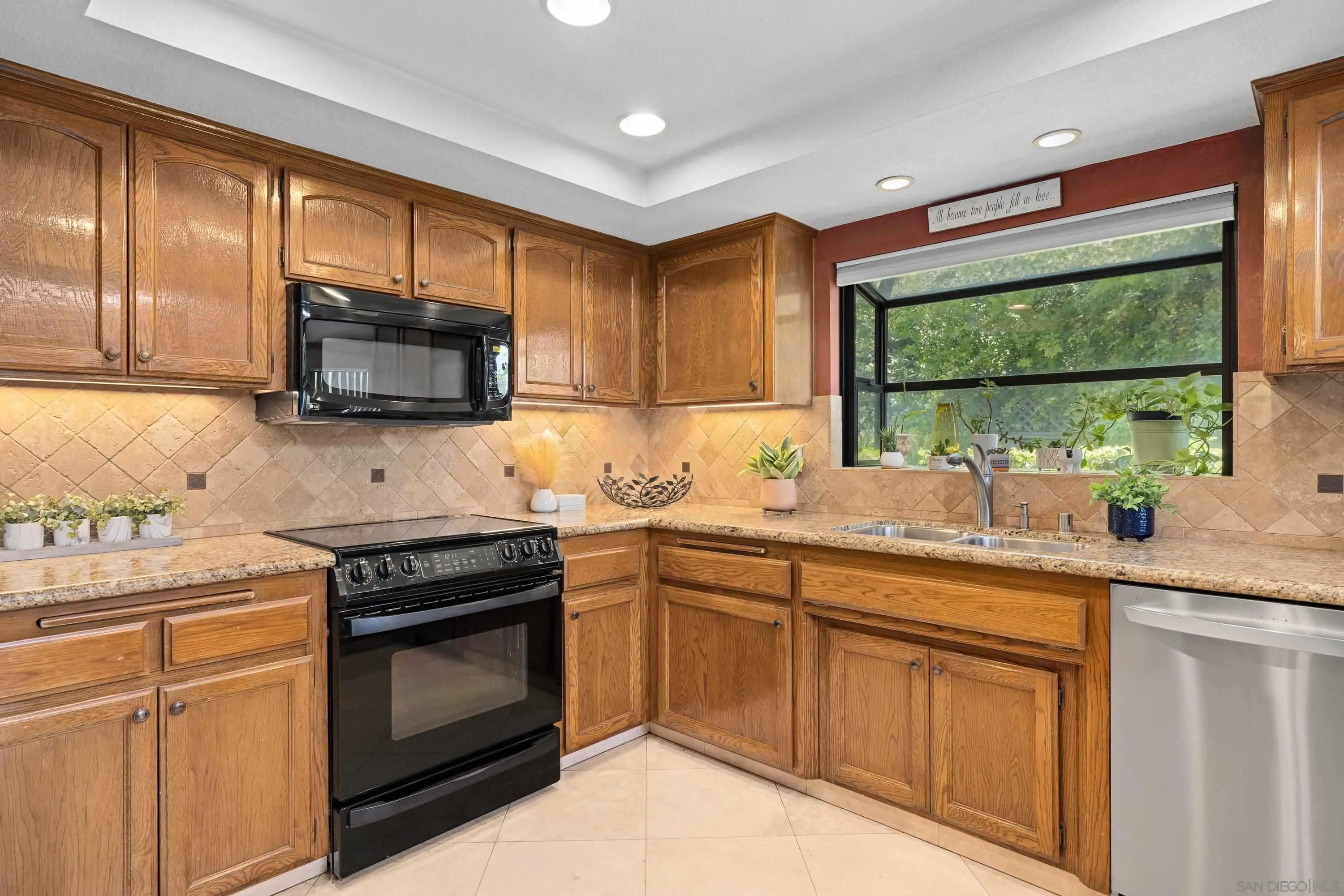 https://cdn.realtyfeed.com/cdn/127/260013319/df1f0fb601ed913f2cb1cd30a446fe3e.webp