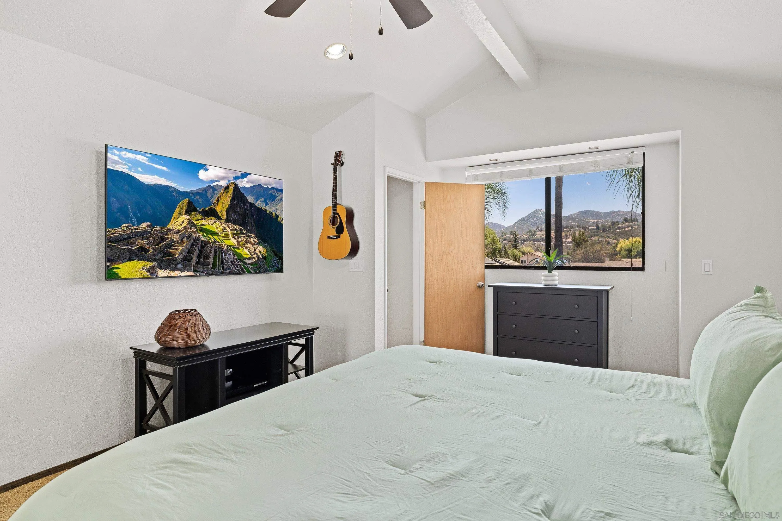 https://cdn.realtyfeed.com/cdn/127/260013319/f99adc86f39fb058bb9509fba6dff7cc.webp