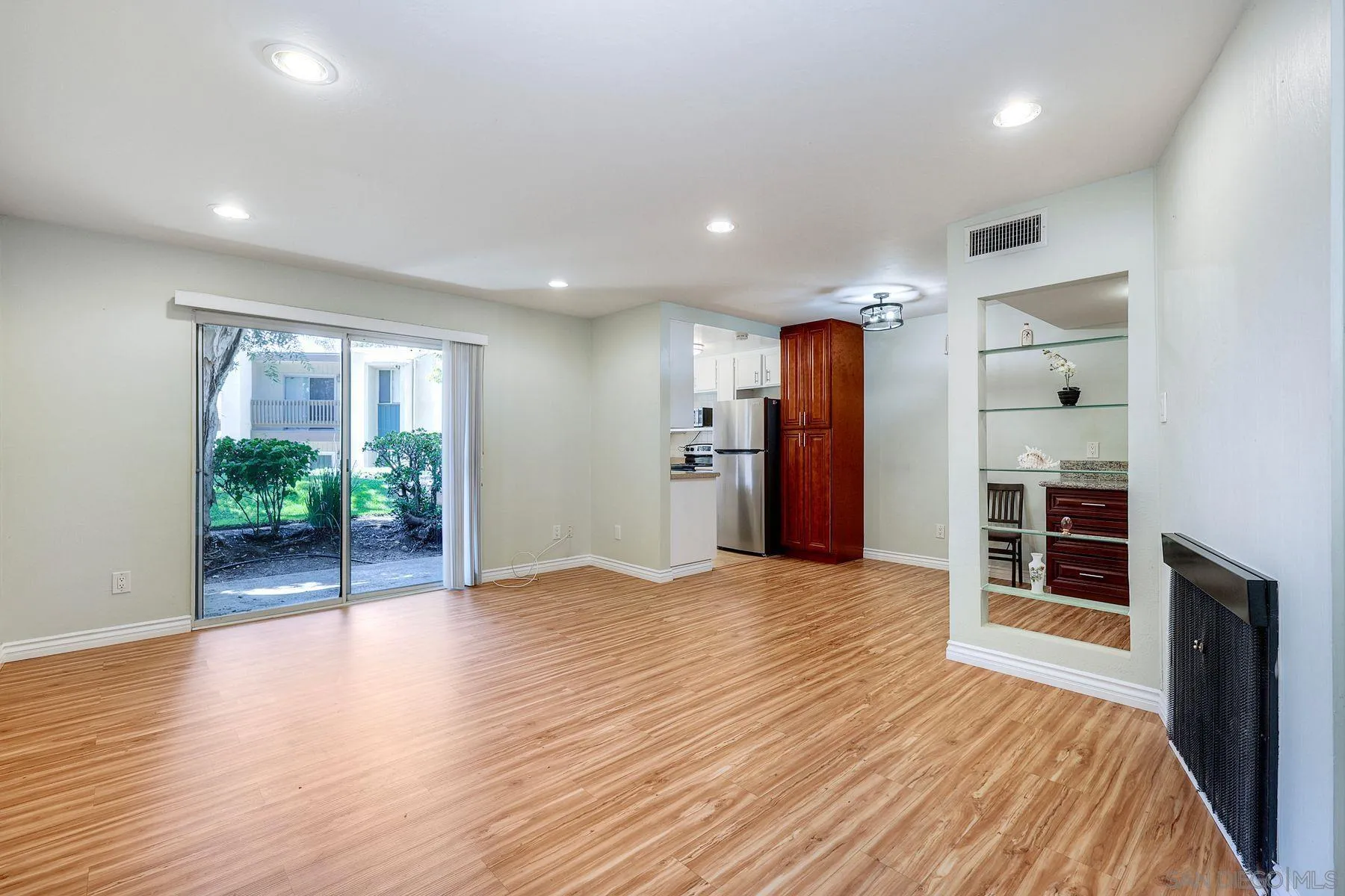 Photo #4: 260013320 Listing: Photo #4