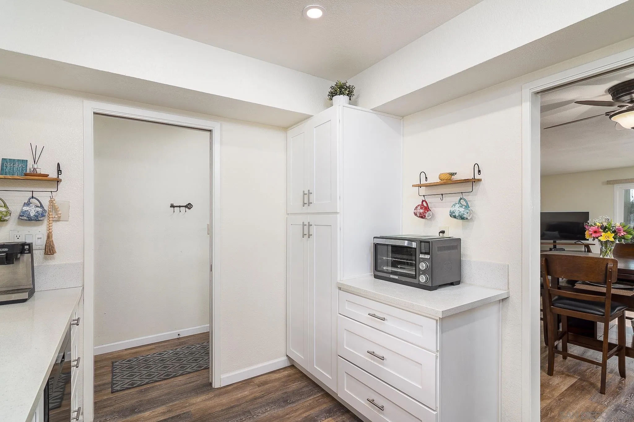 Photo #8: 260013333 Listing: Photo #8
