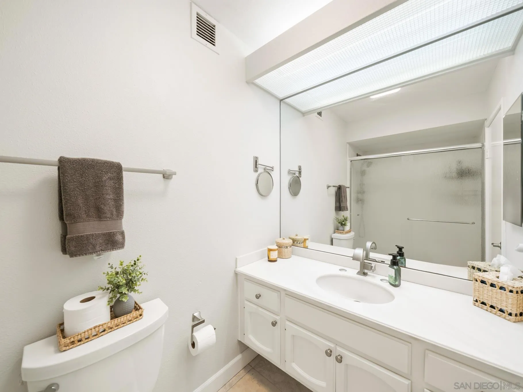 https://cdn.realtyfeed.com/cdn/127/260013342/cbc69c934e00cbb145701babaeff6e24.webp