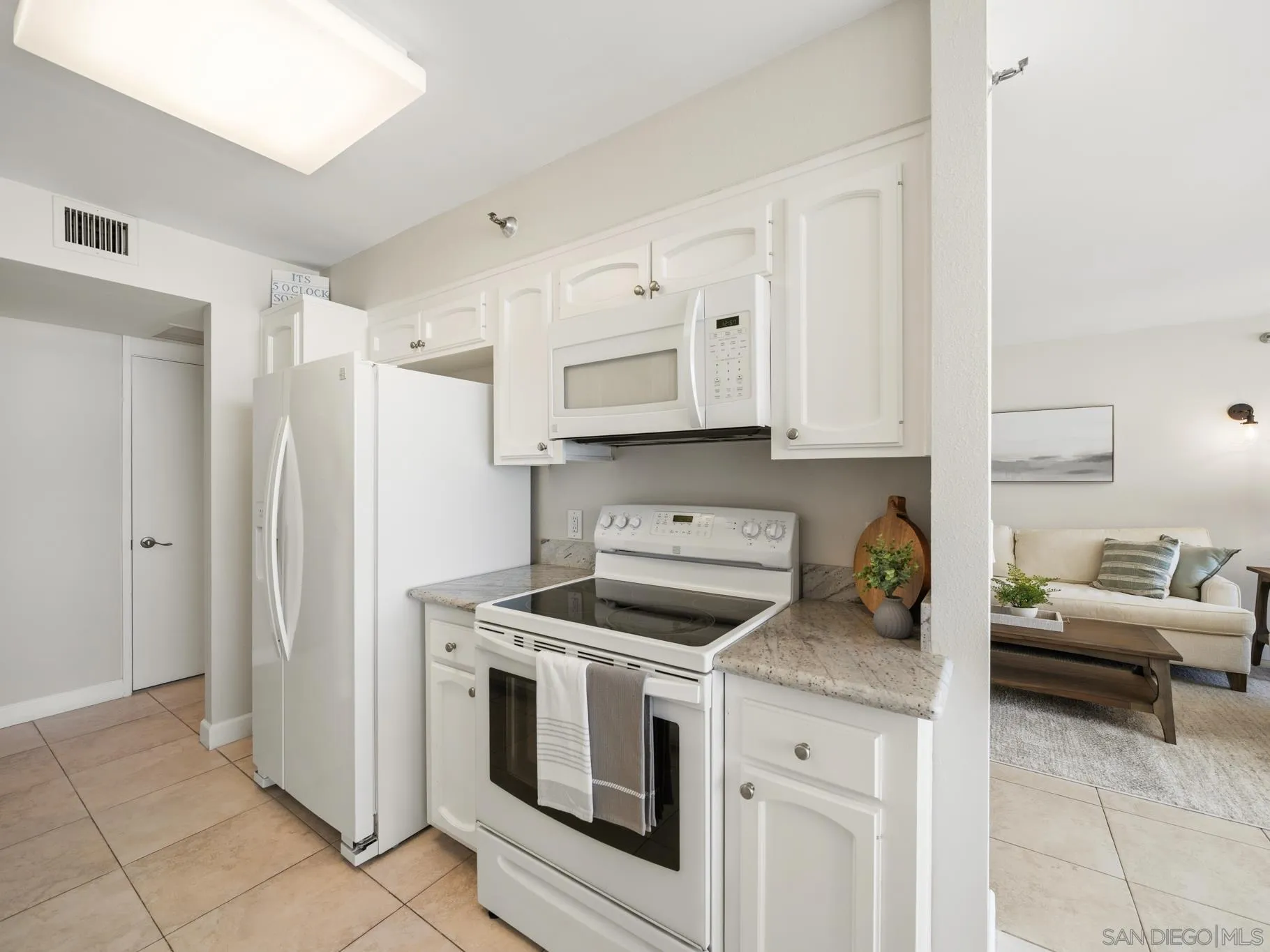 https://cdn.realtyfeed.com/cdn/127/260013342/d14386d0ee11520ea63e815c765e33d8.webp