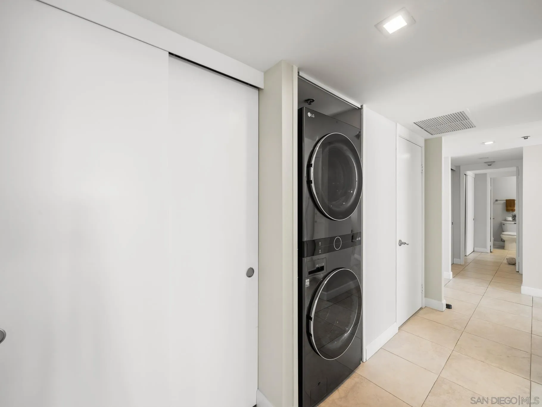 https://cdn.realtyfeed.com/cdn/127/260013342/ef1dbe5d697471b830ac4fe0684acb91.webp