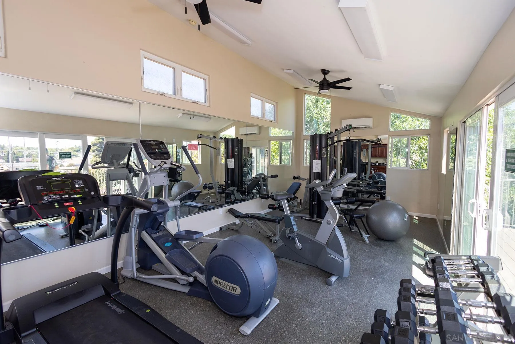 https://cdn.realtyfeed.com/cdn/127/260013346/ded8d3b393dec244254815be246b51b2.webp