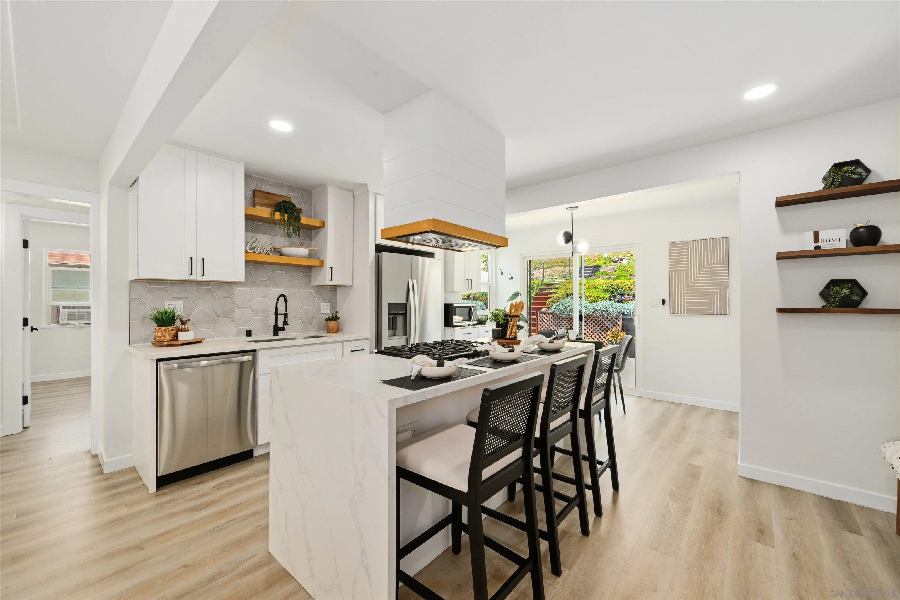 https://cdn.realtyfeed.com/cdn/127/260013351/364eef232805d53ceec68043549effd9.webp