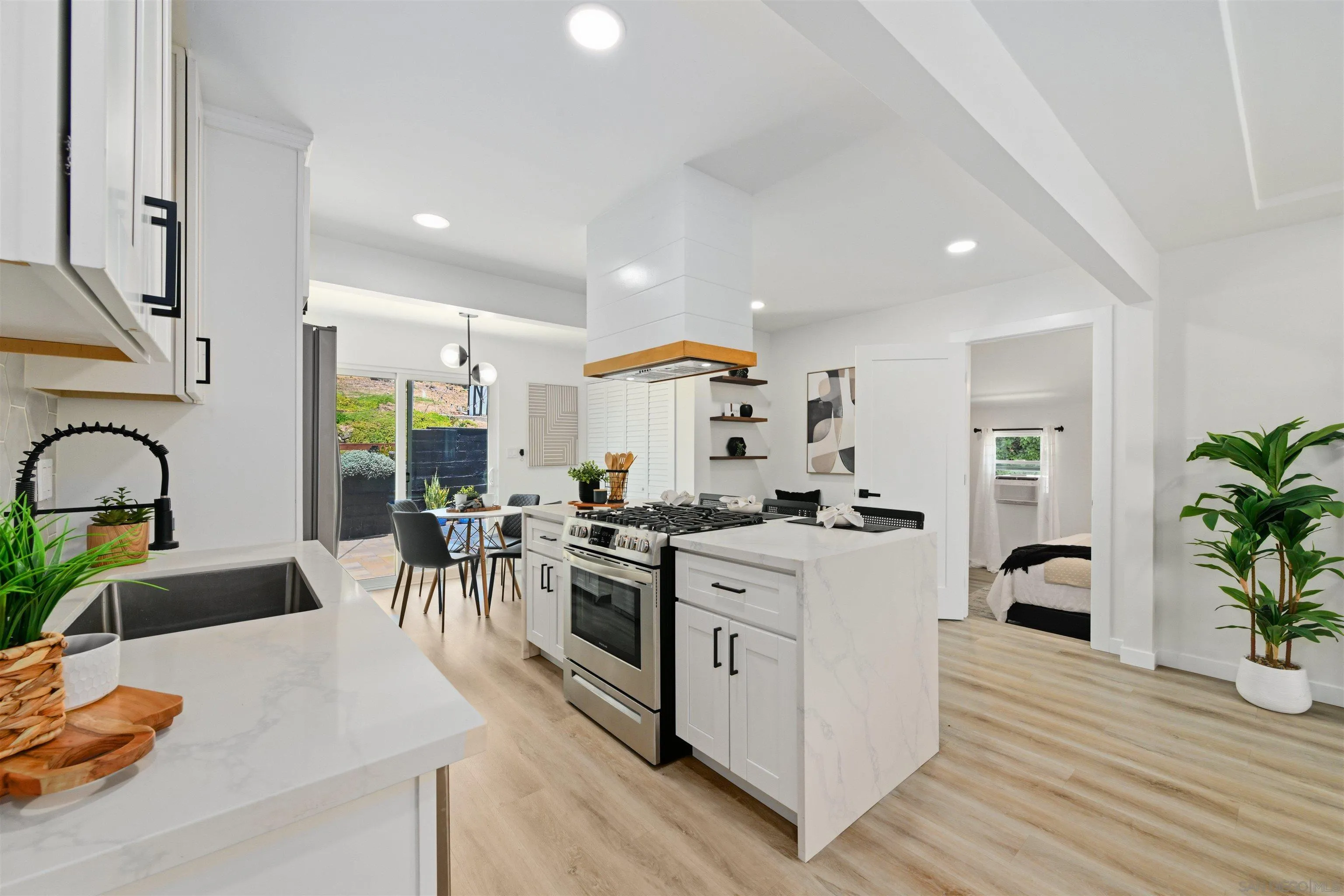 https://cdn.realtyfeed.com/cdn/127/260013351/67ef856adf40b2b57616aa7d97eda1e5.webp