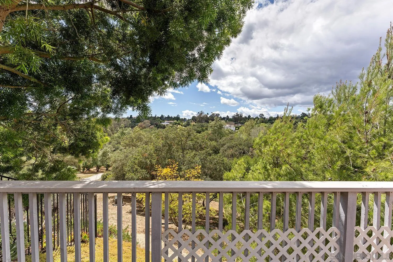 https://cdn.realtyfeed.com/cdn/127/260013353/05aa79cace2afe123317fdf411409d54.webp