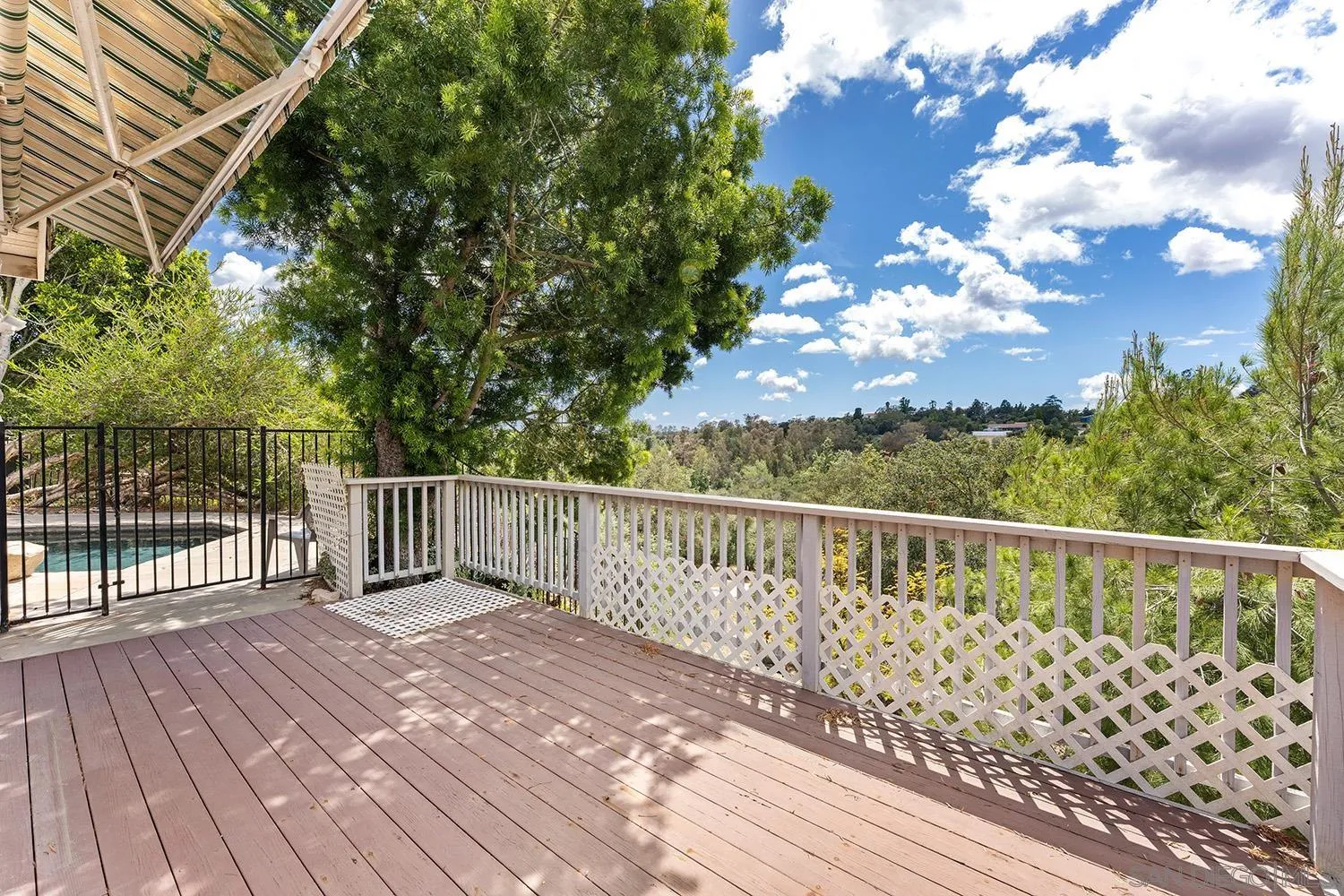 https://cdn.realtyfeed.com/cdn/127/260013353/49fc49bd1eca4a4bc10fecebc744ddd6.webp