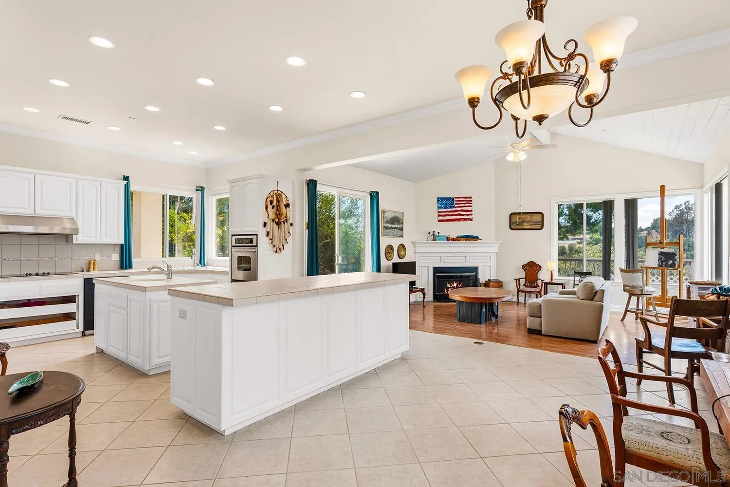 https://cdn.realtyfeed.com/cdn/127/260013353/5a7776bc1fb334c2999cc5ac0d2112d4.webp