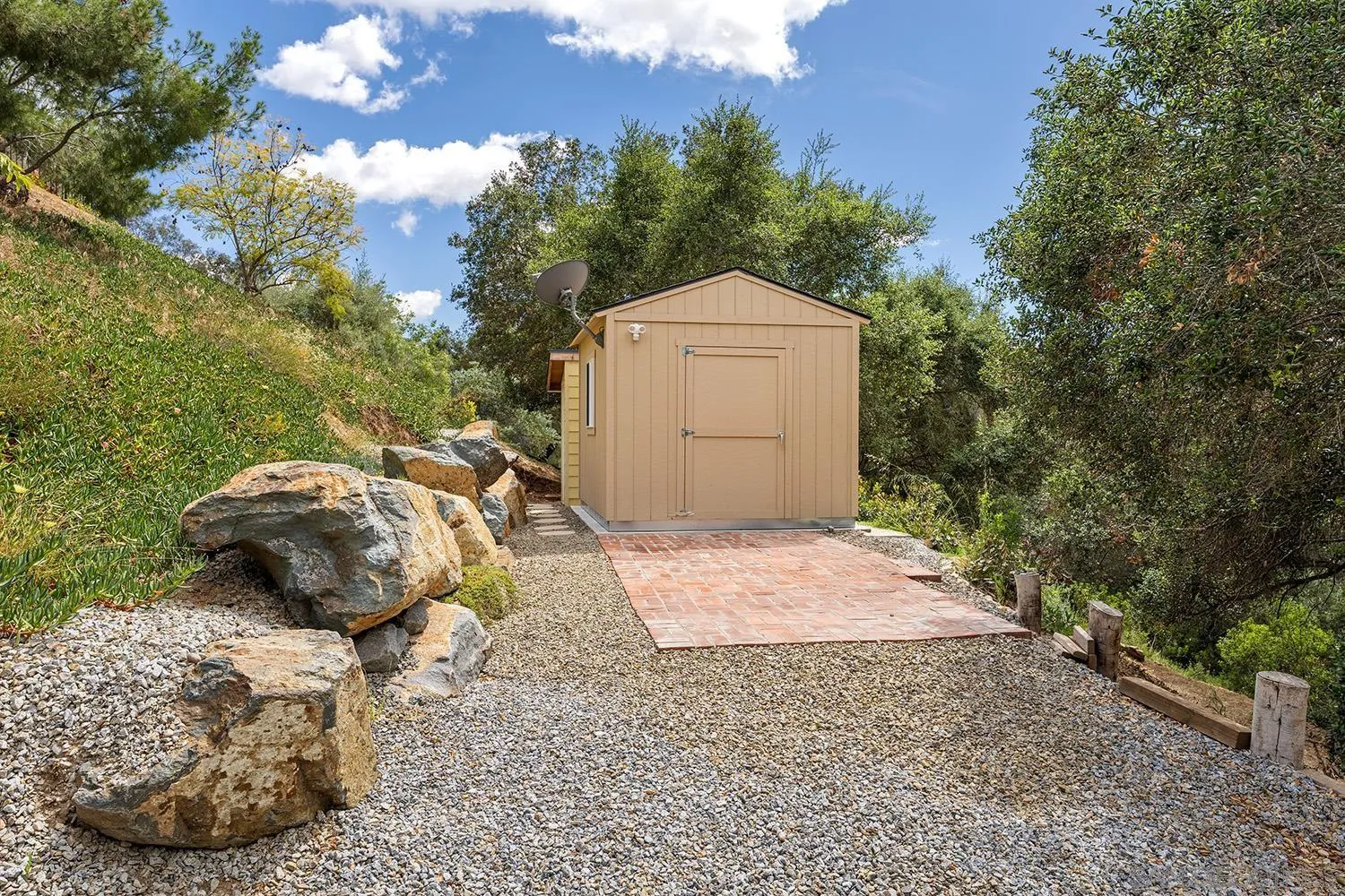 https://cdn.realtyfeed.com/cdn/127/260013353/9d1594b66e92af4bd082b96f276cb716.webp
