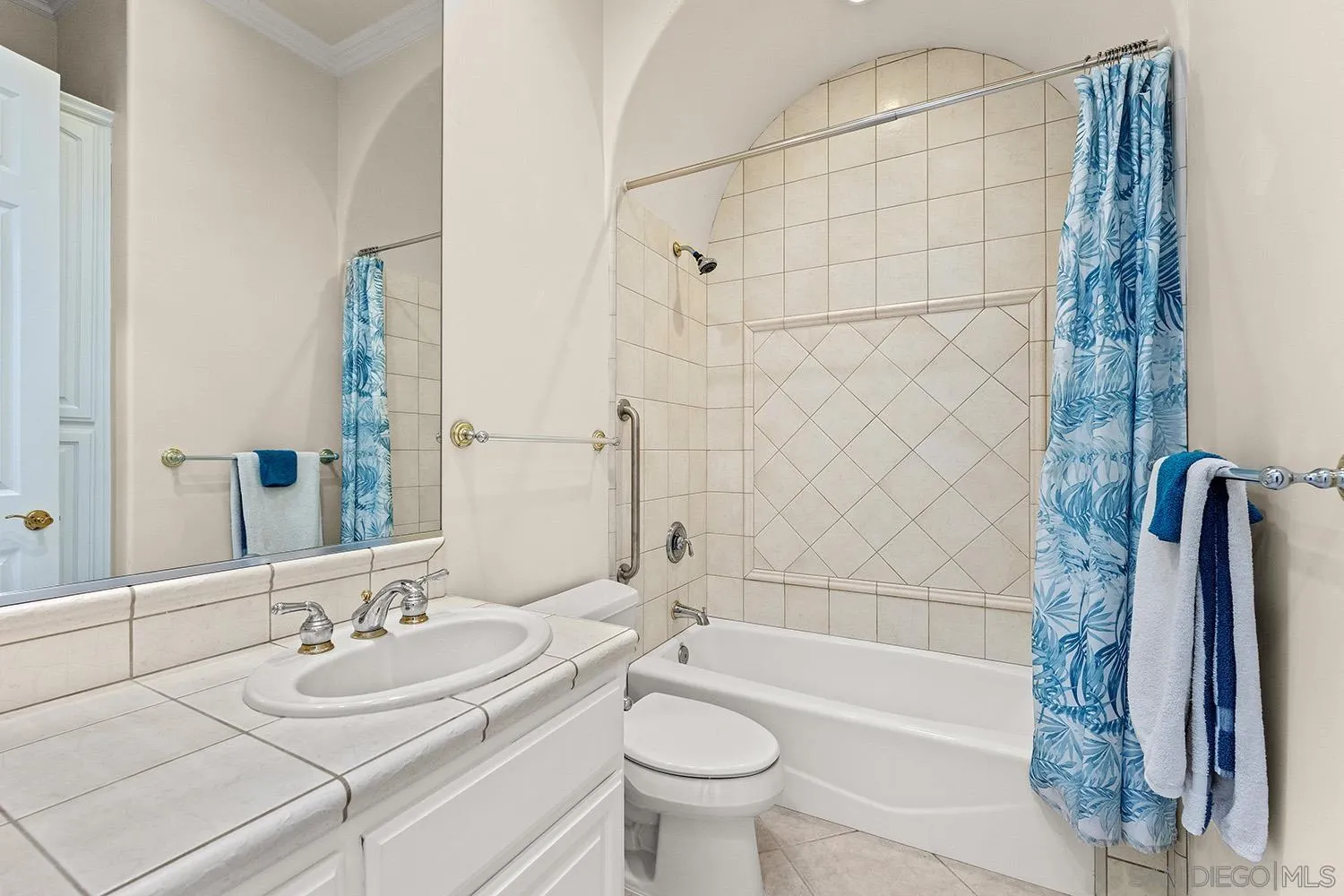 https://cdn.realtyfeed.com/cdn/127/260013353/a626a36daa3f4360b84a9cbad6403335.webp
