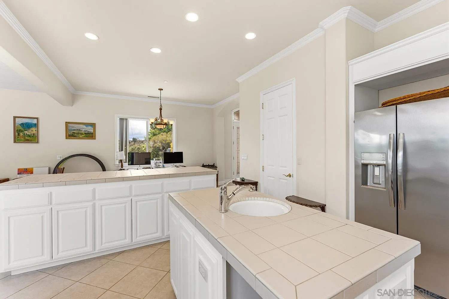 https://cdn.realtyfeed.com/cdn/127/260013353/f44313d7a35ab8651deed5d663bdb858.webp