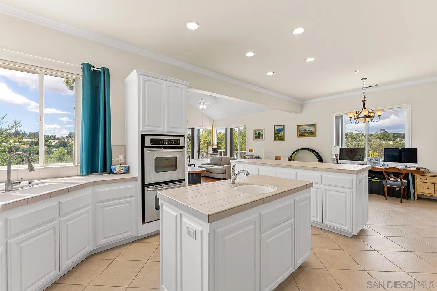 https://cdn.realtyfeed.com/cdn/127/260013353/f53cf5c859e140eccfc1d997e8c34c63.webp