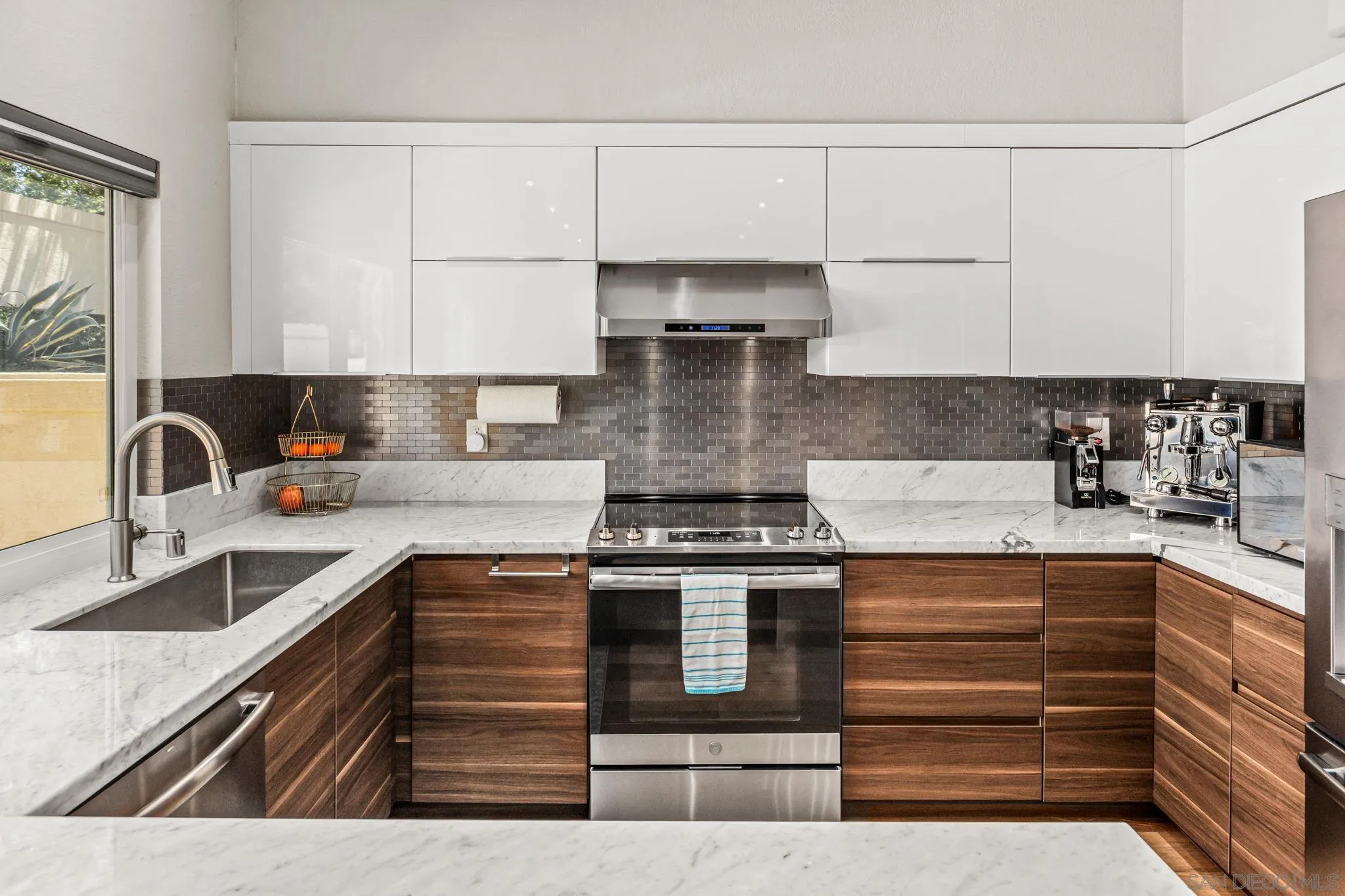 https://cdn.realtyfeed.com/cdn/127/260013354/01df1ce5e4408aad16e9fe56991bc8b2.webp
