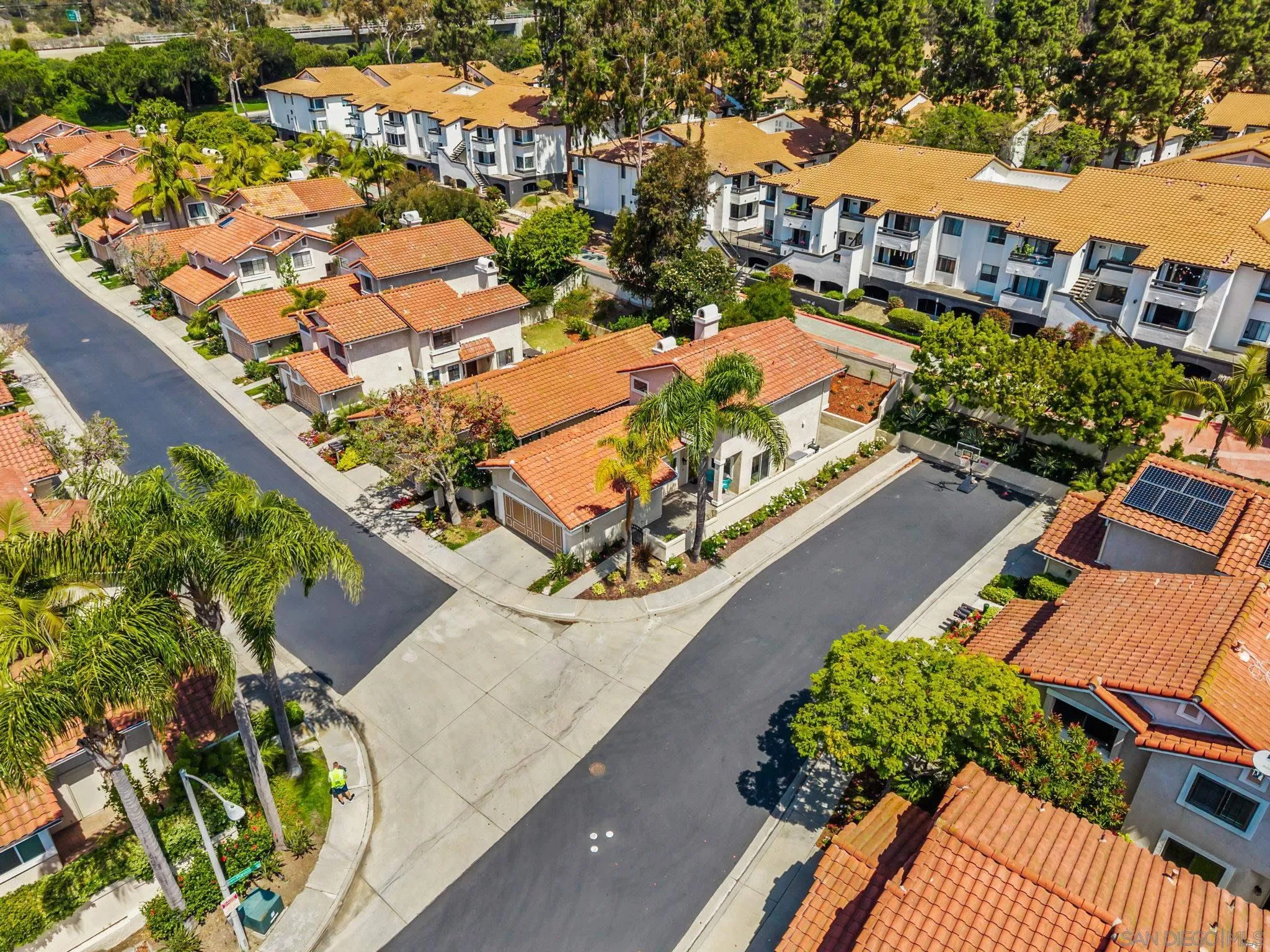 https://cdn.realtyfeed.com/cdn/127/260013354/ba9449c371d85bcac32790fb5e6faf02.webp