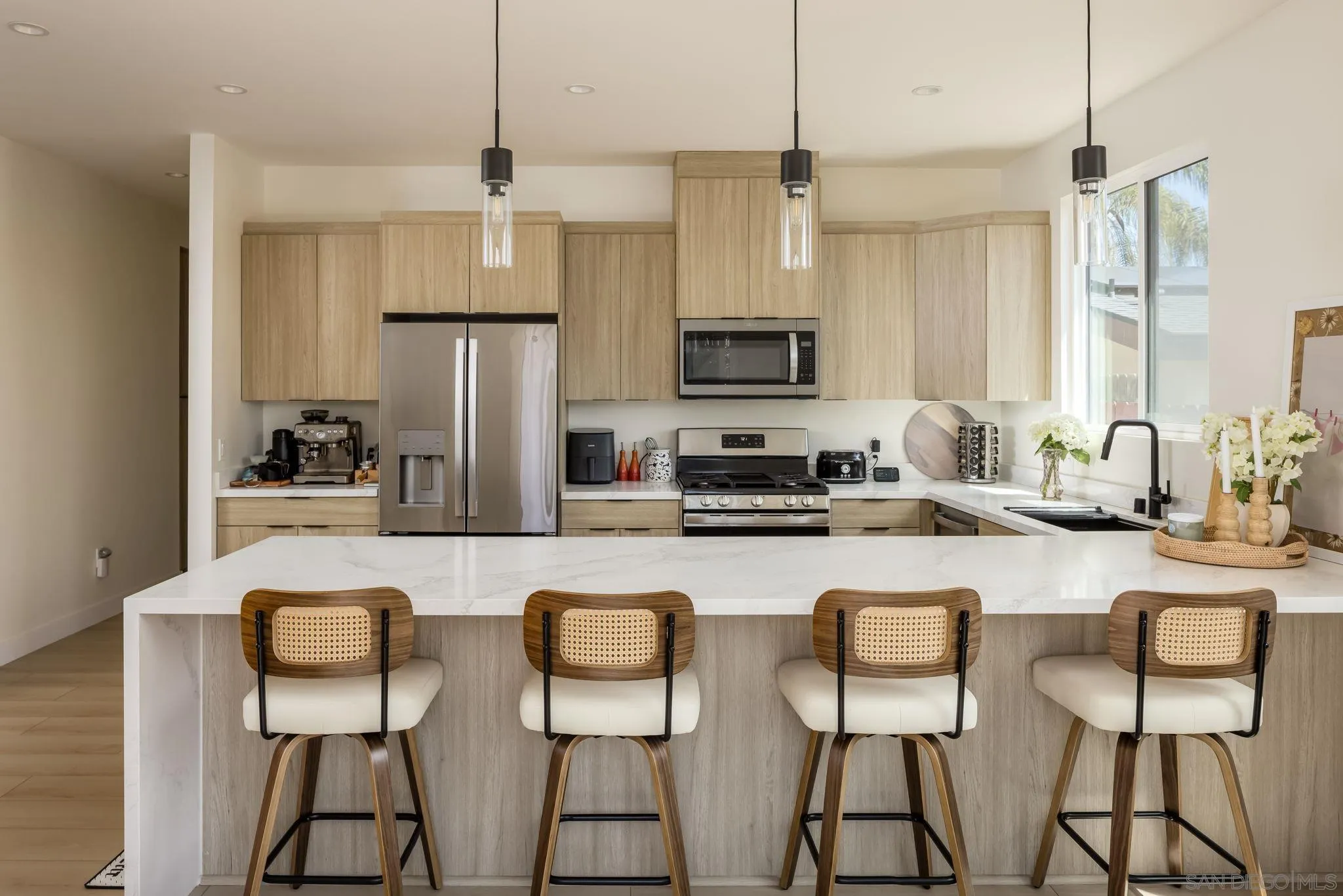 https://cdn.realtyfeed.com/cdn/127/260013367/16b561ca99ec4c686fae7d5e9b12b9d9.webp