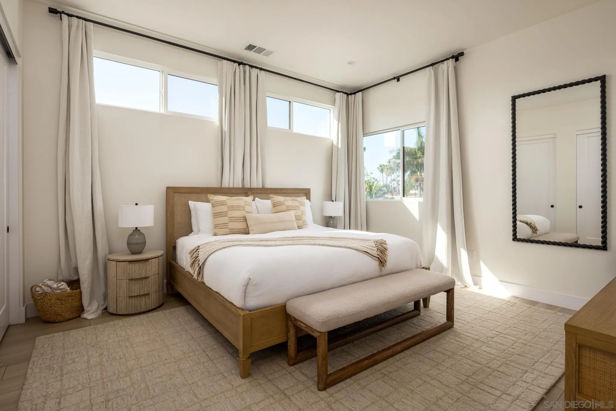 https://cdn.realtyfeed.com/cdn/127/260013367/1dda2819e6e8692d6cb201ff6502c616.webp