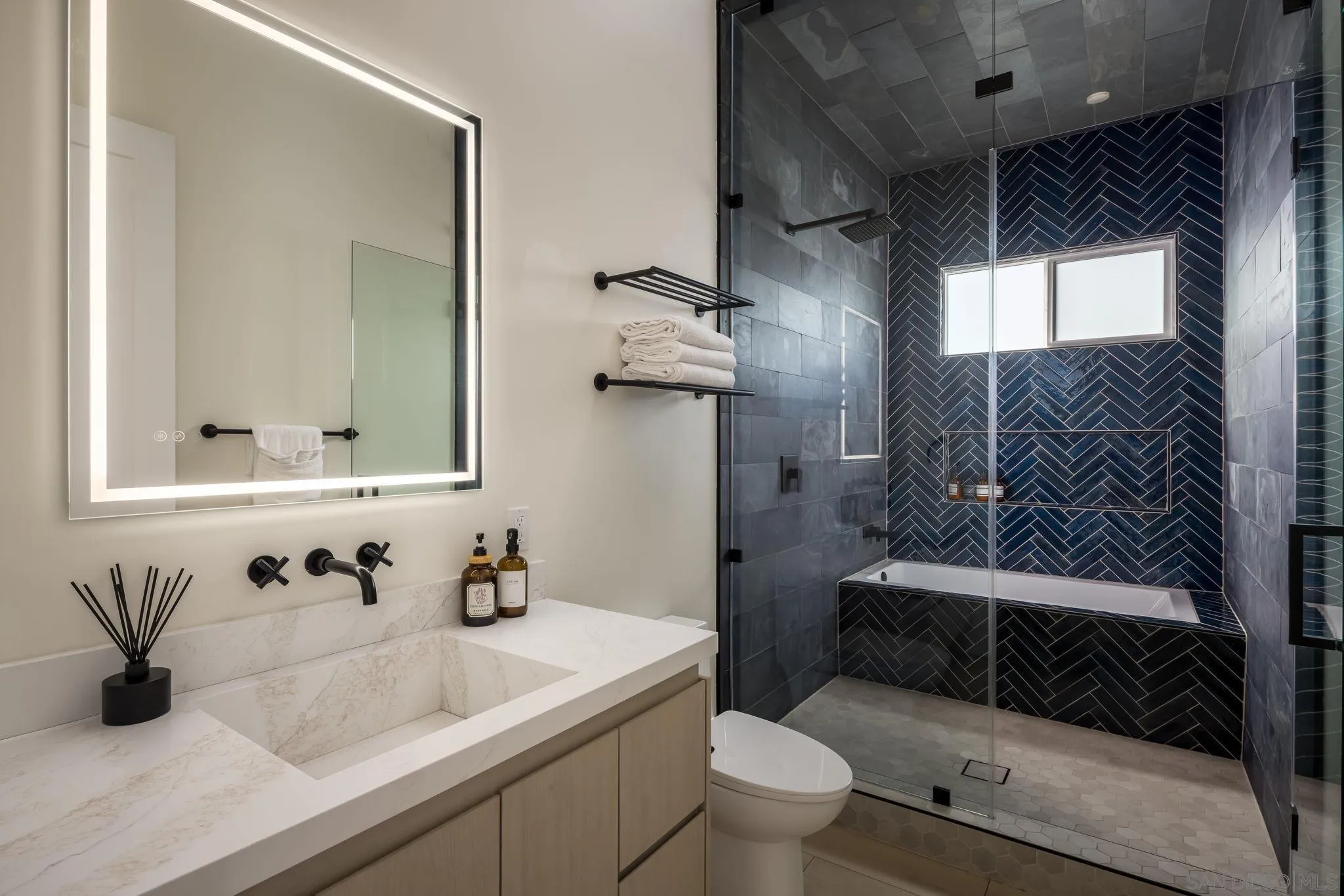 https://cdn.realtyfeed.com/cdn/127/260013367/24bbee615cbd8b10fc95642cb04b8153.webp