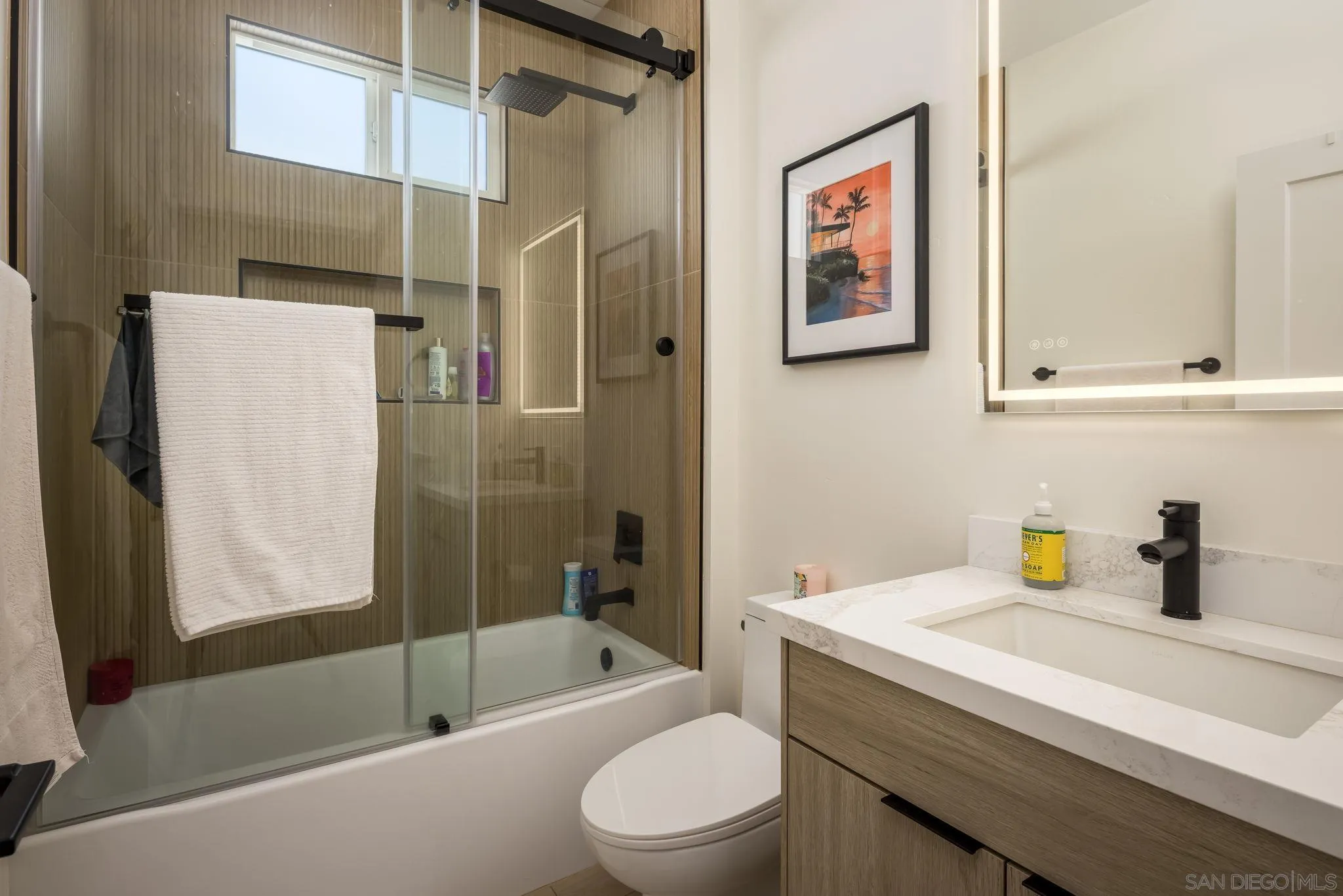 https://cdn.realtyfeed.com/cdn/127/260013367/73db8d958d5540f658e5411728494e2b.webp