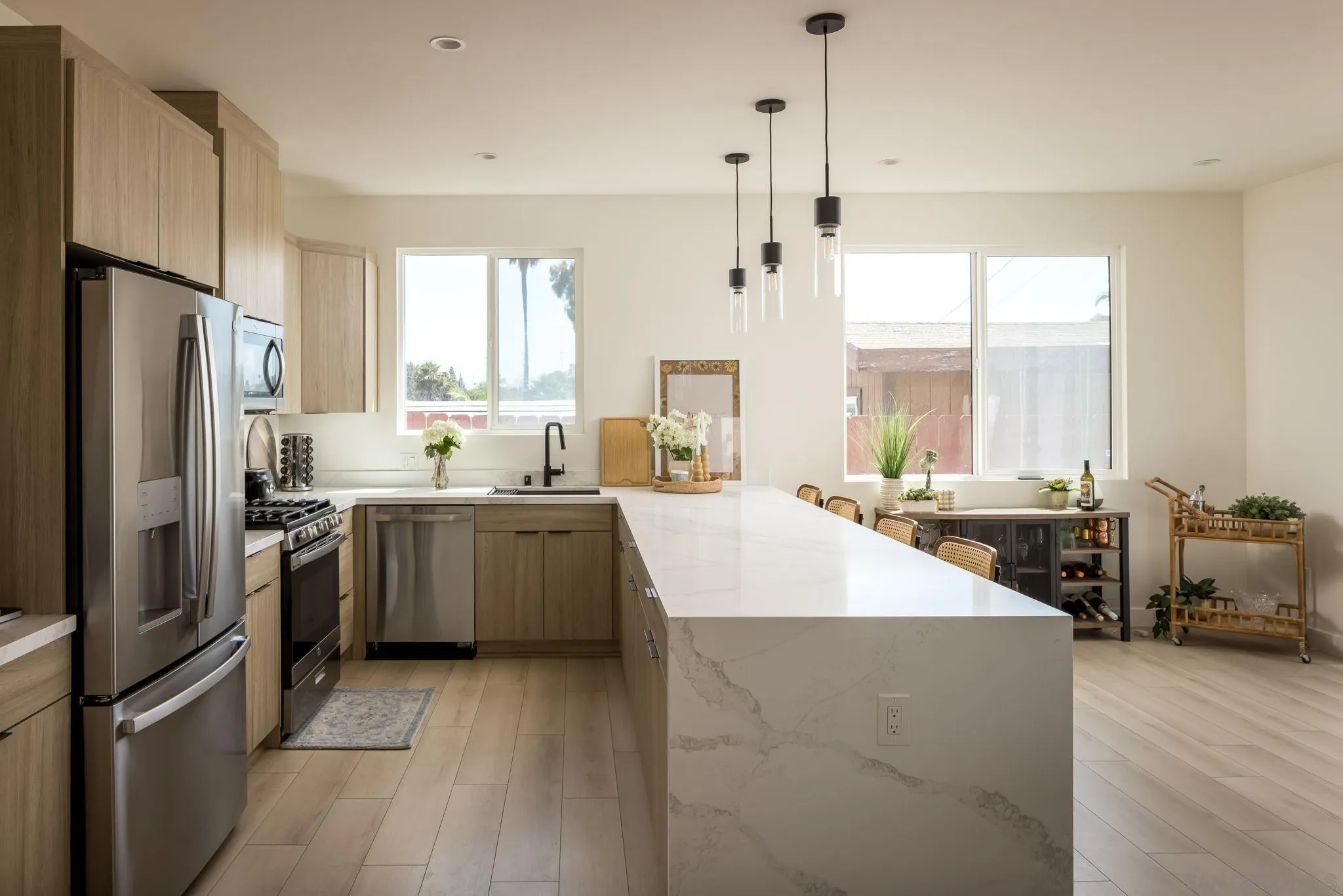 https://cdn.realtyfeed.com/cdn/127/260013367/78506def205124058ba0427555df4bea.webp
