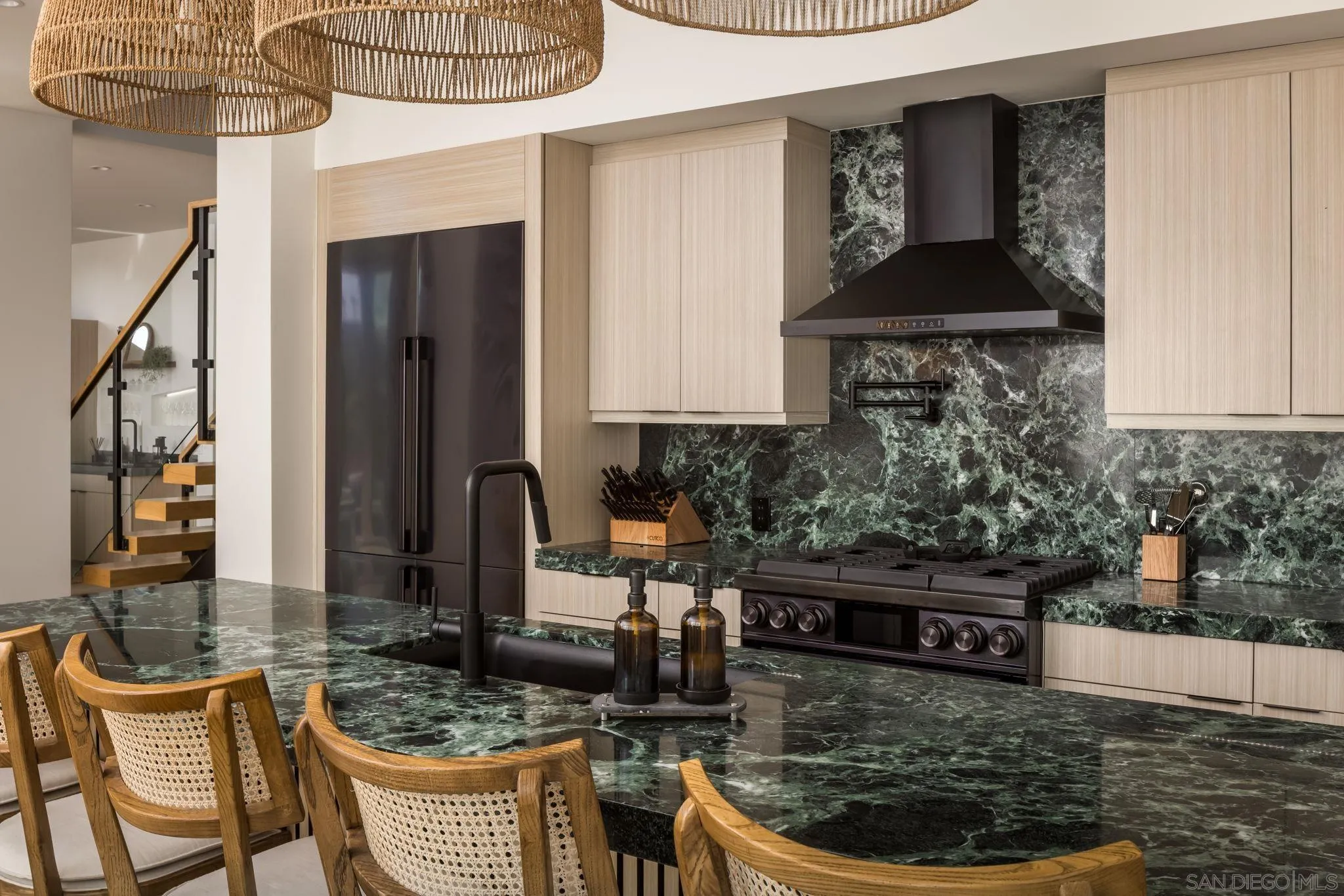 https://cdn.realtyfeed.com/cdn/127/260013367/8e142bb07656fa5ff4c2d3c7534fa129.webp