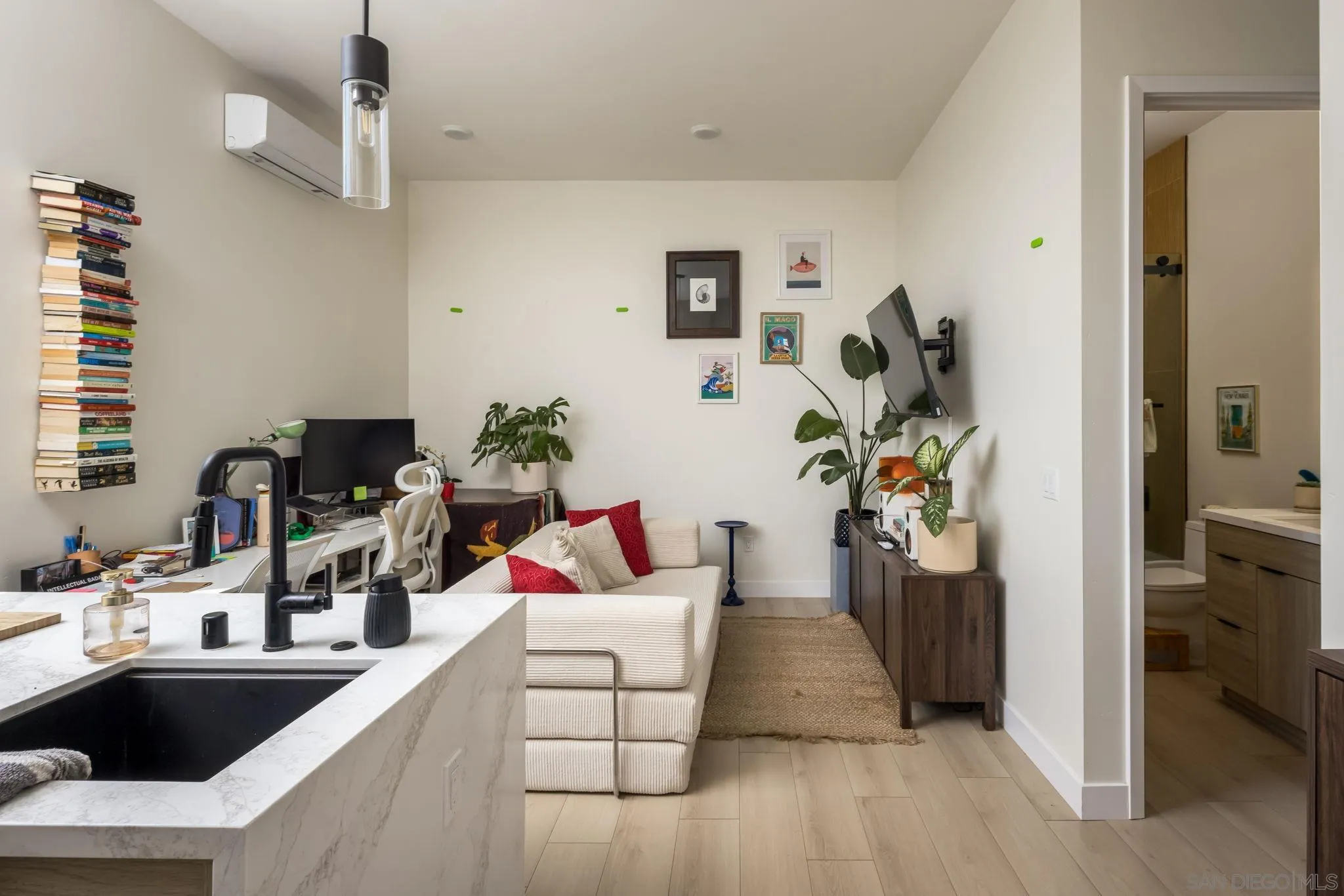 https://cdn.realtyfeed.com/cdn/127/260013367/cca77b84cf9ac6e2b7185dc8662f04d8.webp