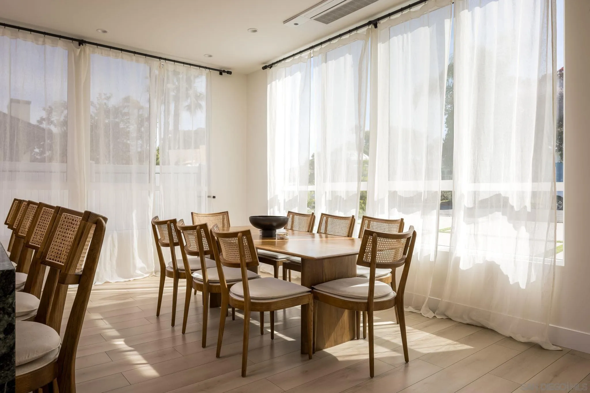 https://cdn.realtyfeed.com/cdn/127/260013367/dfd1afaaa5afebc637f19b37cbe59628.webp