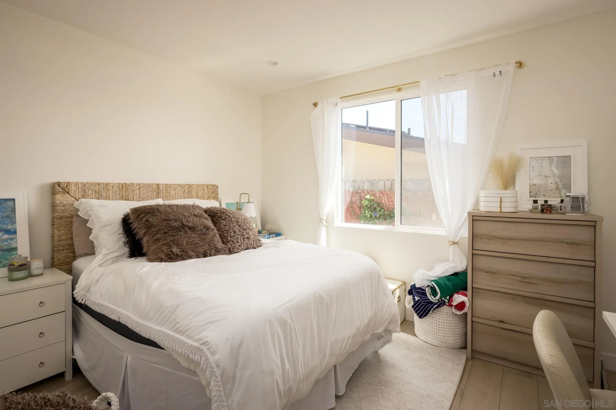 https://cdn.realtyfeed.com/cdn/127/260013367/f15c77eebdf34481dccbf58470ac1c58.webp