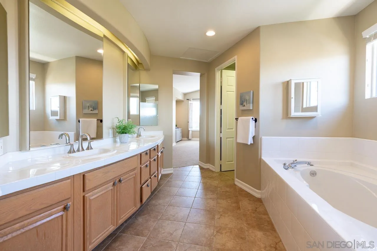 https://cdn.realtyfeed.com/cdn/127/260013375/07bc22b5ab5965e75079f5697bd3f2d6.webp