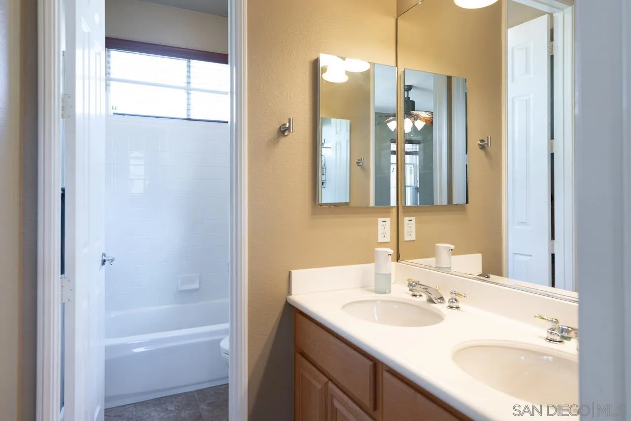 https://cdn.realtyfeed.com/cdn/127/260013375/598efa5c8345a685c0ffe37b805999d8.webp