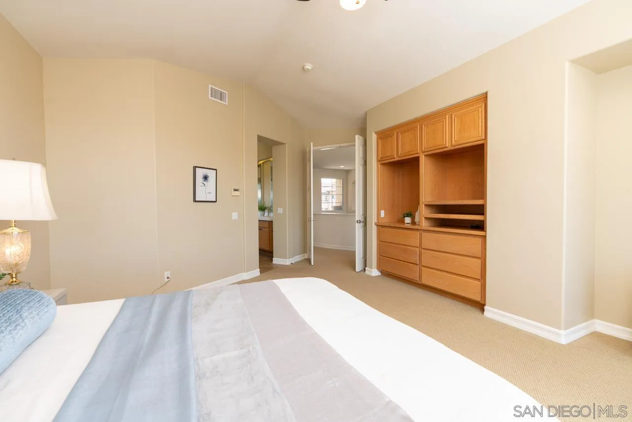 https://cdn.realtyfeed.com/cdn/127/260013375/691b20a68491d7b6239ae0f60090bfb6.webp