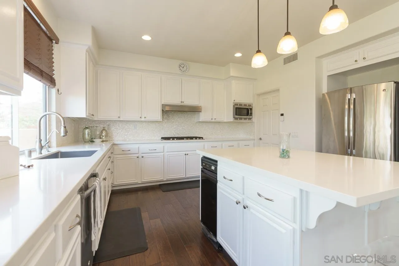 https://cdn.realtyfeed.com/cdn/127/260013375/71626c930fa9fbf1986e600148b01a44.webp