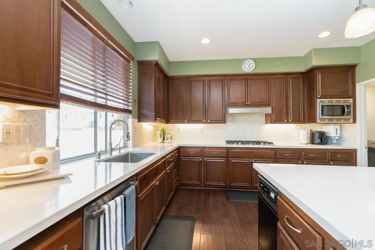 https://cdn.realtyfeed.com/cdn/127/260013375/9b551d2545ddbff616d2347a0b5a3aea.webp