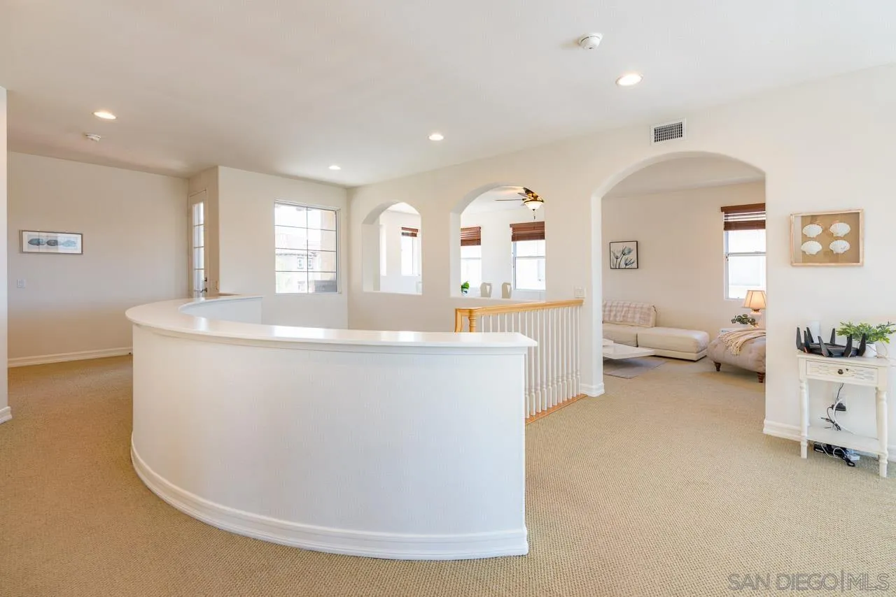 https://cdn.realtyfeed.com/cdn/127/260013375/f093e37d01af4facbb1ea0639a06d860.webp