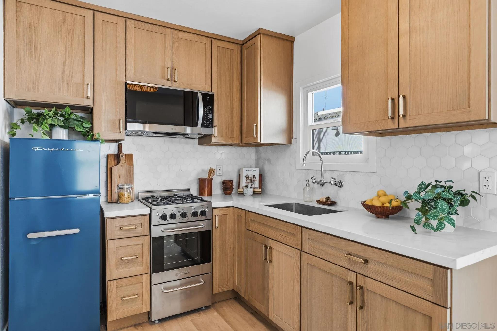 https://cdn.realtyfeed.com/cdn/127/260013379/8cedc9bd9afa65333eb99df343eae300.webp