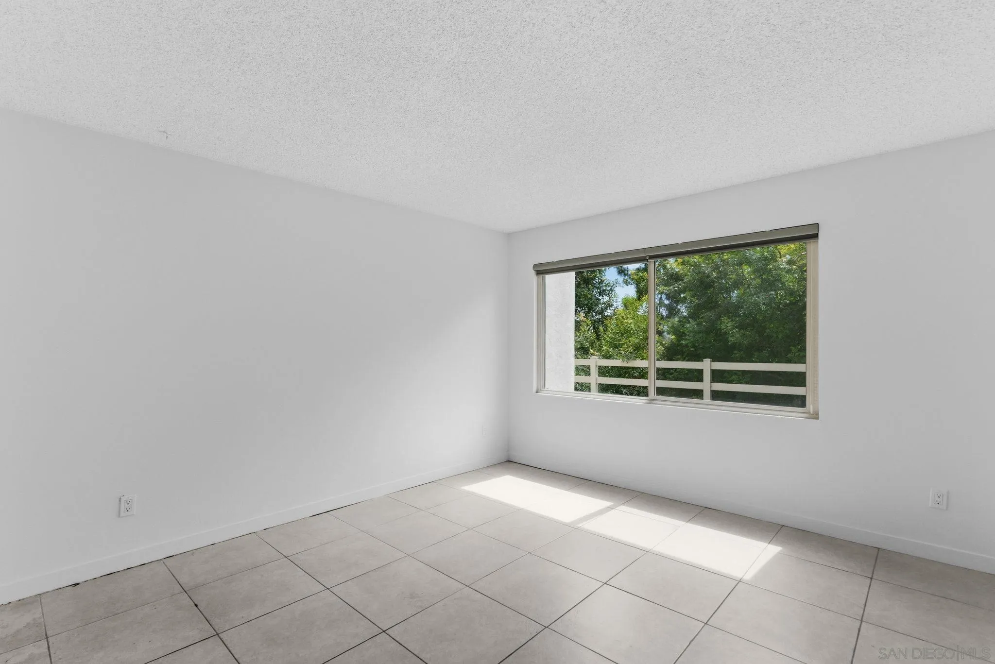 Photo #8: 260013383 Listing: Photo #8