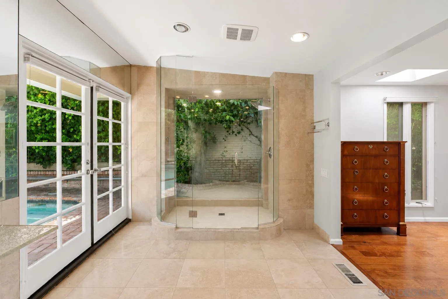 https://cdn.realtyfeed.com/cdn/127/260013386/1cb18535482dc1526fa5e11c176d668e.webp