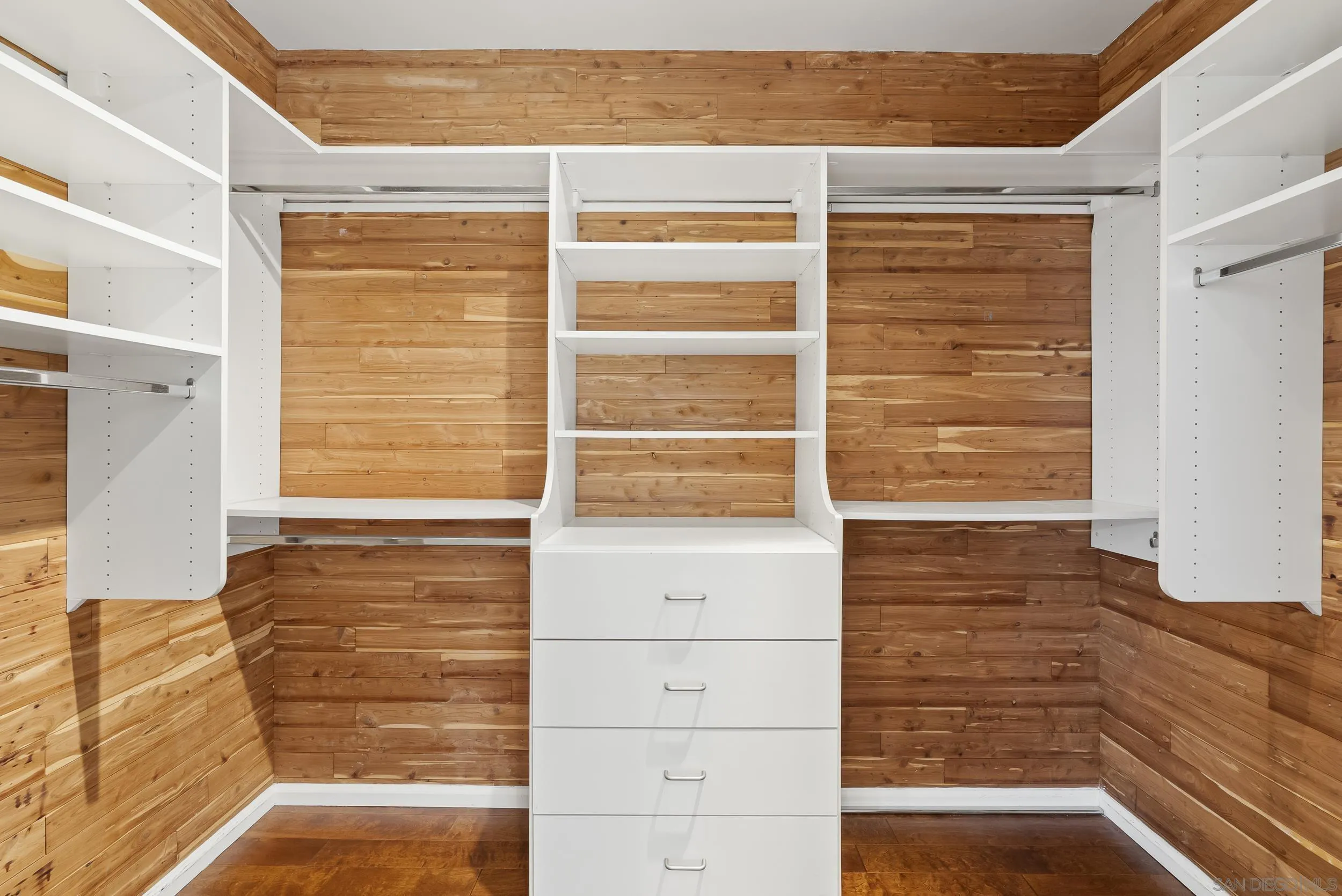 https://cdn.realtyfeed.com/cdn/127/260013386/3b9d536eaadb1db2d358866f6673b26a.webp